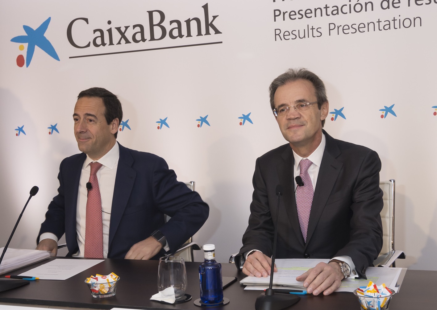 Gonzalo Gortázar, consejero delegado de CaixaBank, y Jordi Gual, presidente de CaixaBank