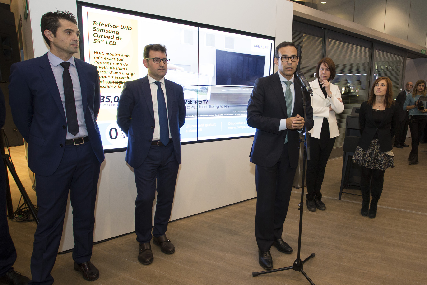 Inauguración de la oficina Store La Creu