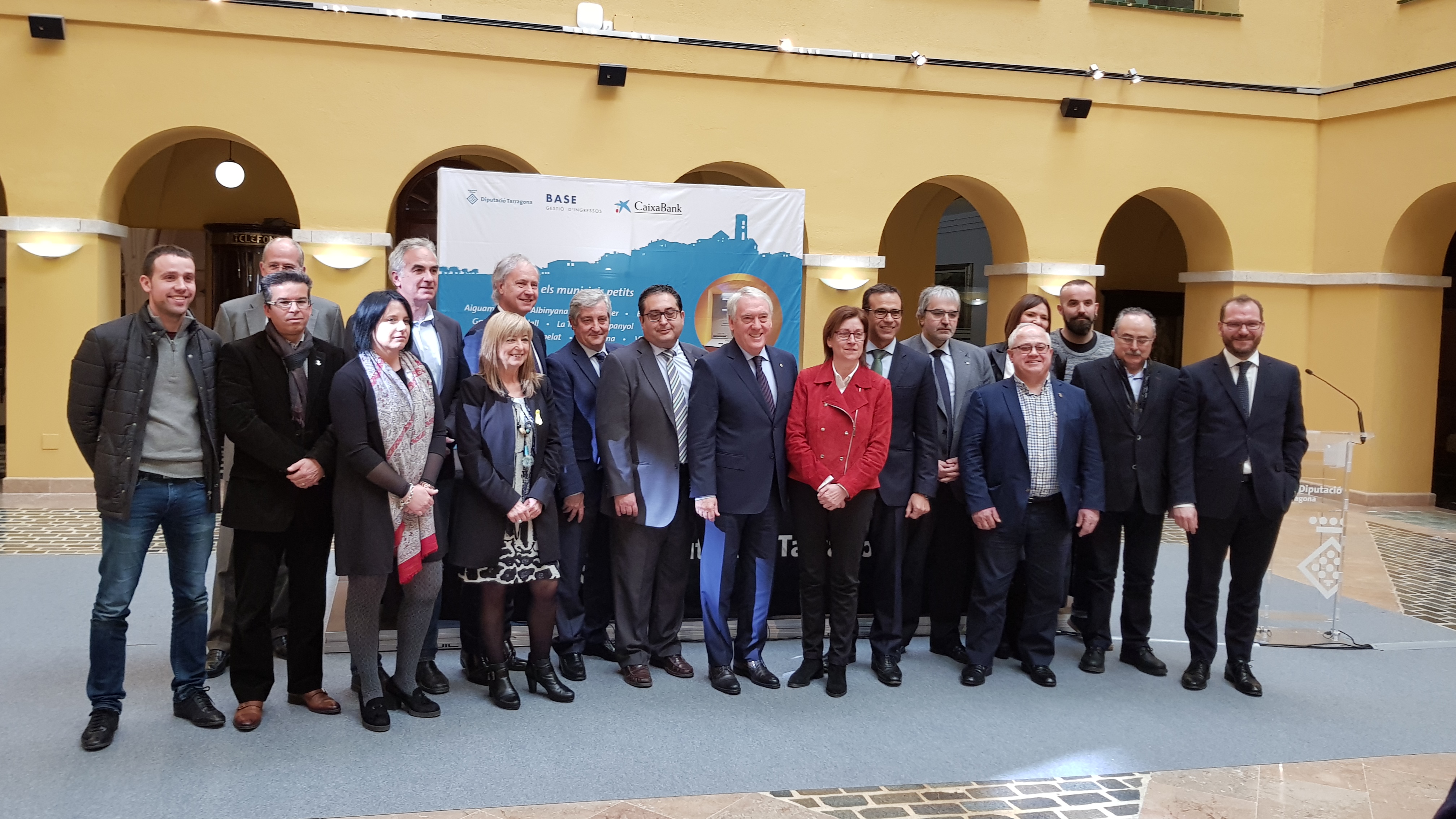 Acuerdo de colaboración entre CaixaBank y la Diputación de Tarragona para instalar cajeros automáticos en 12 municipios pequeños