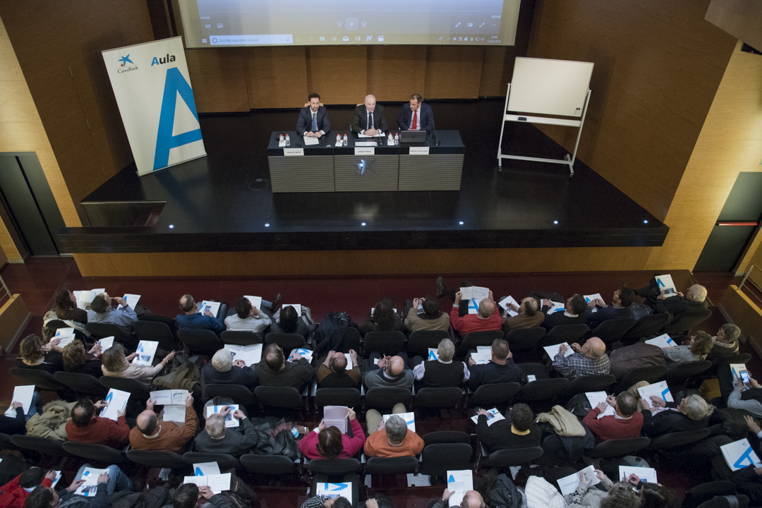 Curso Introducción al mercado bursátil, en el análisis fundamental y técnico, organizado por Relación con Accionistas de CaixaBank