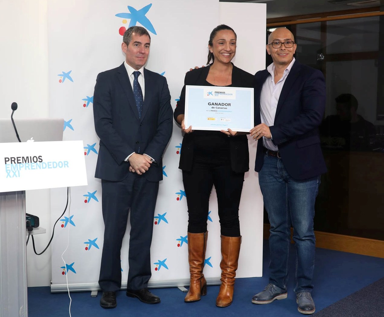 Fernando Clavijo, presidente del Gobierno de Canarias; Iratxe Guerequiz Larrocea, directora comercial y de marketing de Ferimark 2016 (Ecobertura), y Fernando R. Pinacho Crisóstomo, director general de Ferimark 2016 (Ecobertura) 