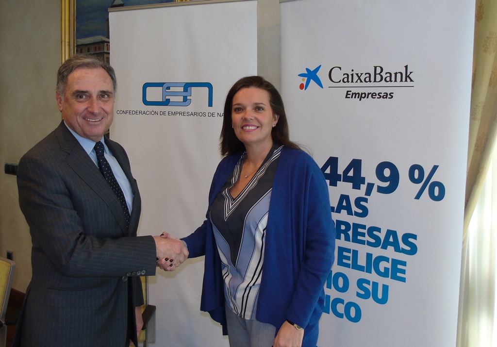 Ana Díez Fontana y José Antonio Sarría en la firma de la renovación del acuerdo