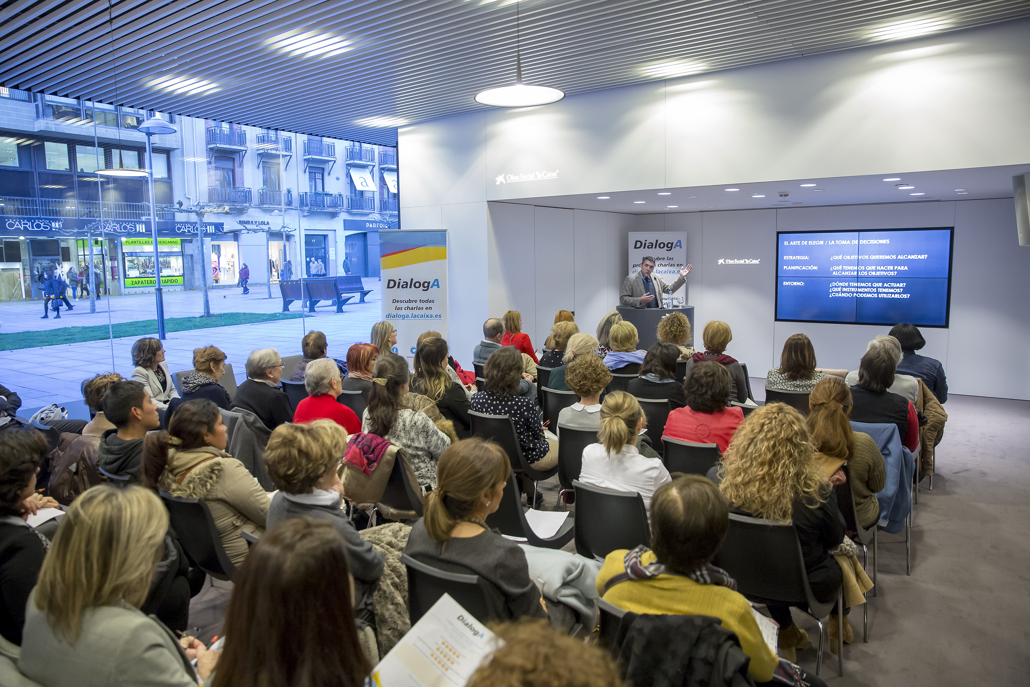 Jornada a l'oficina Store Carlos III de Pamplona