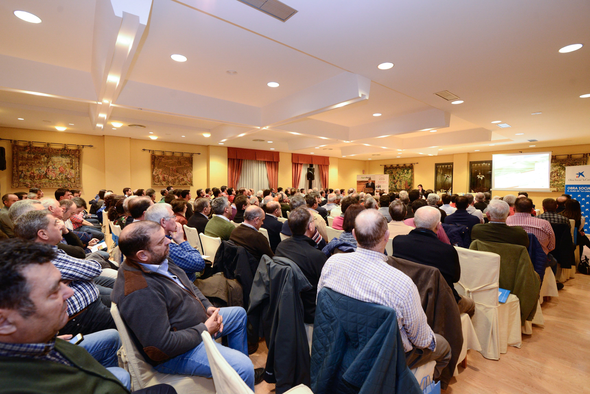 Agricultores y empresarios de la provincia de Valladolid durante la charla informativa sobre la PAC de CaixaBank