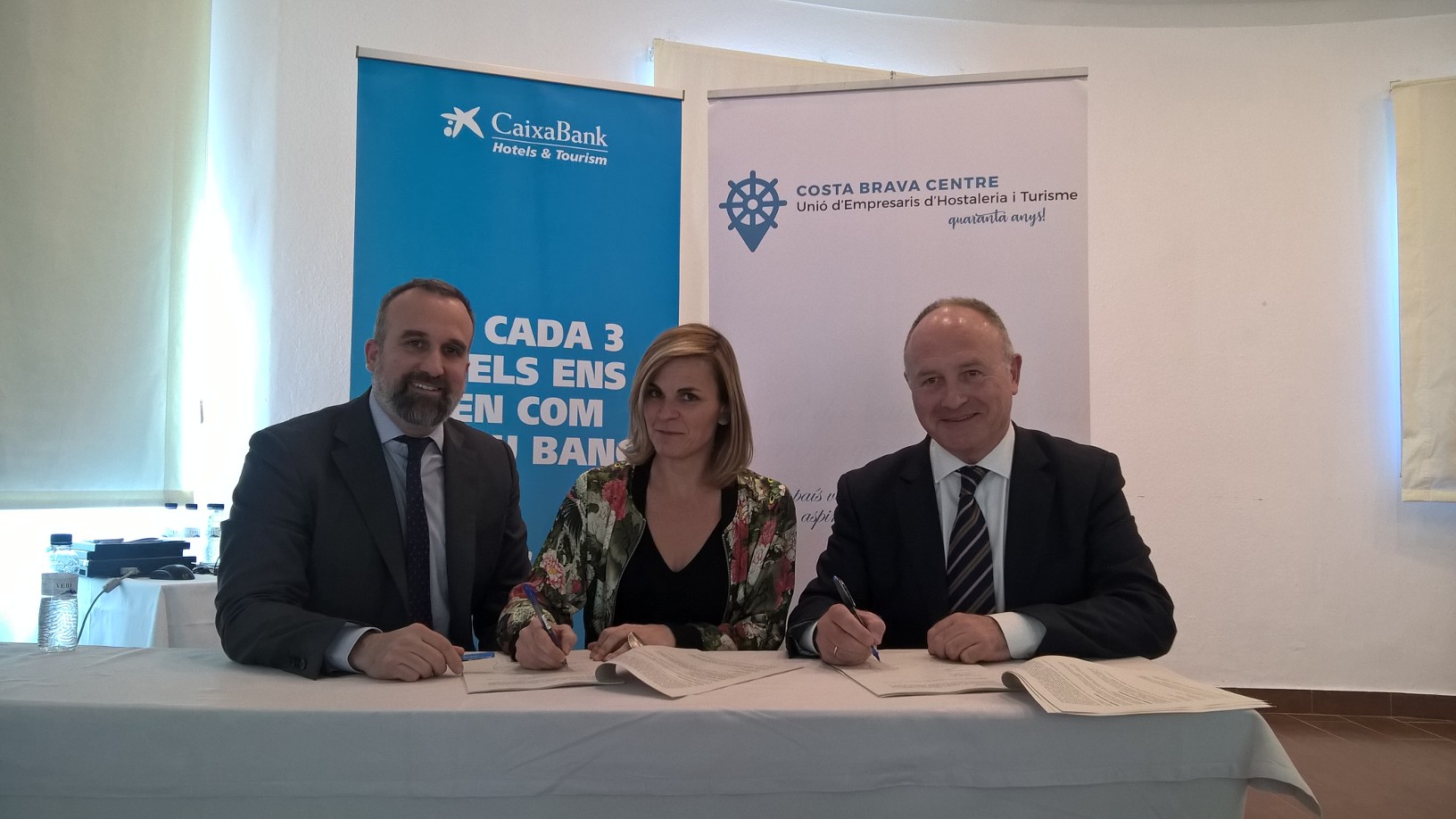 CaixaBank y la Unión de Empresarios de Hostelería y Turismo Costa Brava Centro firman un convenio de colaboración