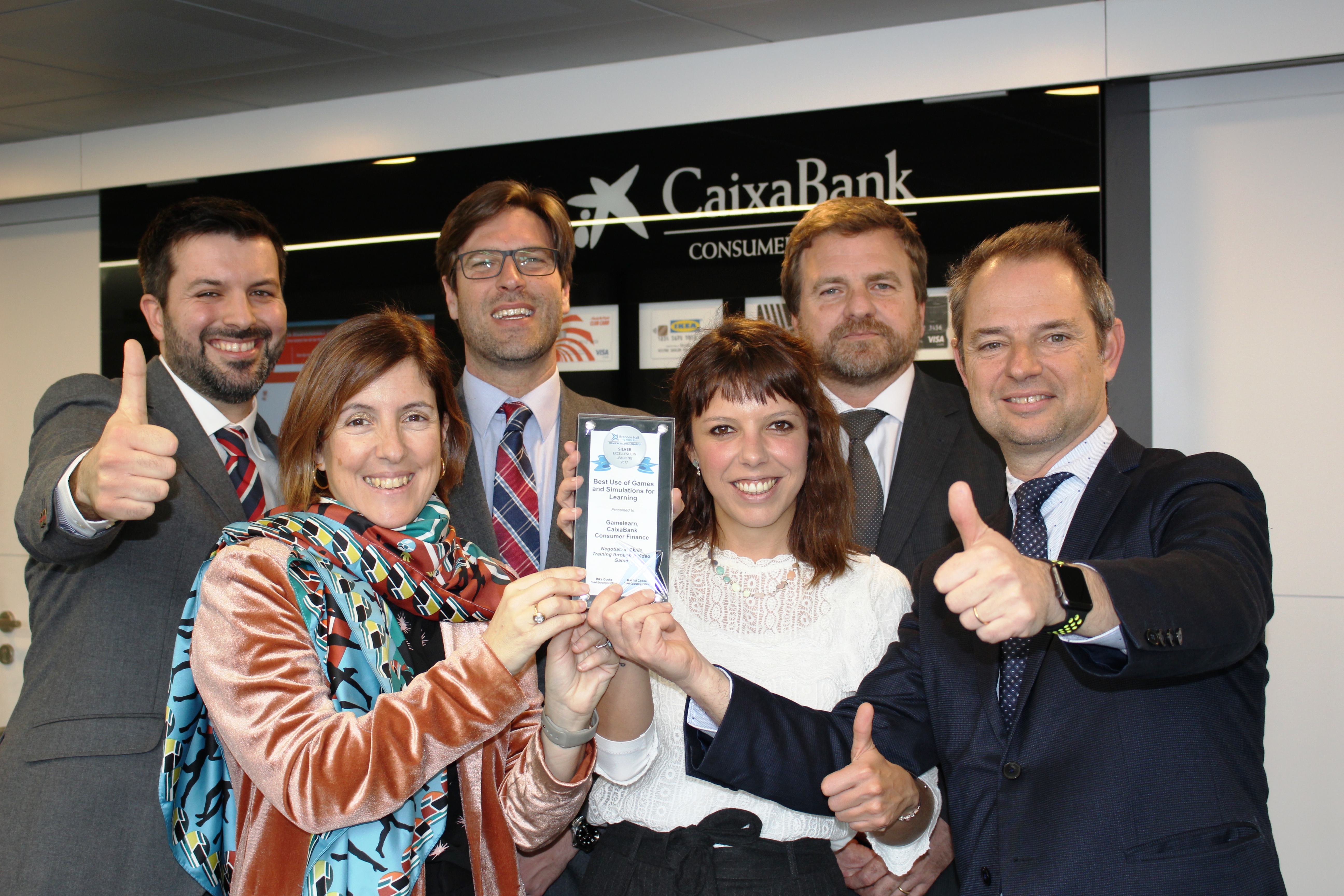 De izquierda a derecha: Pol Duran, responsable de Desarrollo y Talento de CaixaBank Consumer Finance; Laura Lluhen, directora de Recursos Humanos; Xavi López, director de Negocio Comercios; Consol Sancho, Business Development Manager de Gamelearn; Peter Mugliston, director de Negocio Automoción, y Jordi Maymó, director general de CaixaBank Consumer Finance.