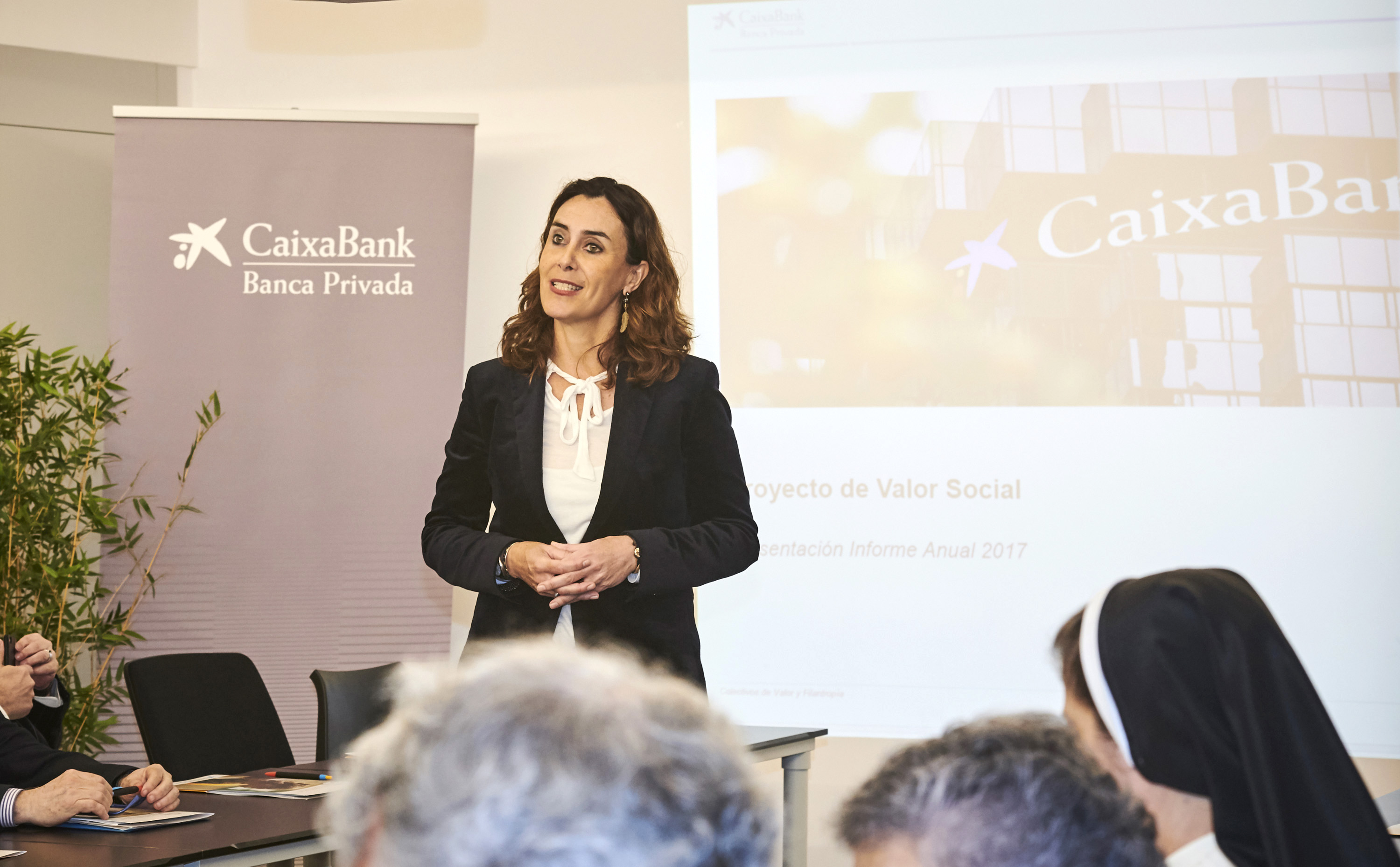 Arantxa Narvaiza, directora del centro Banca Privada CaixaBank en Gipuzkoa, en la jornada de Filantropía 2018 de San Sebastián