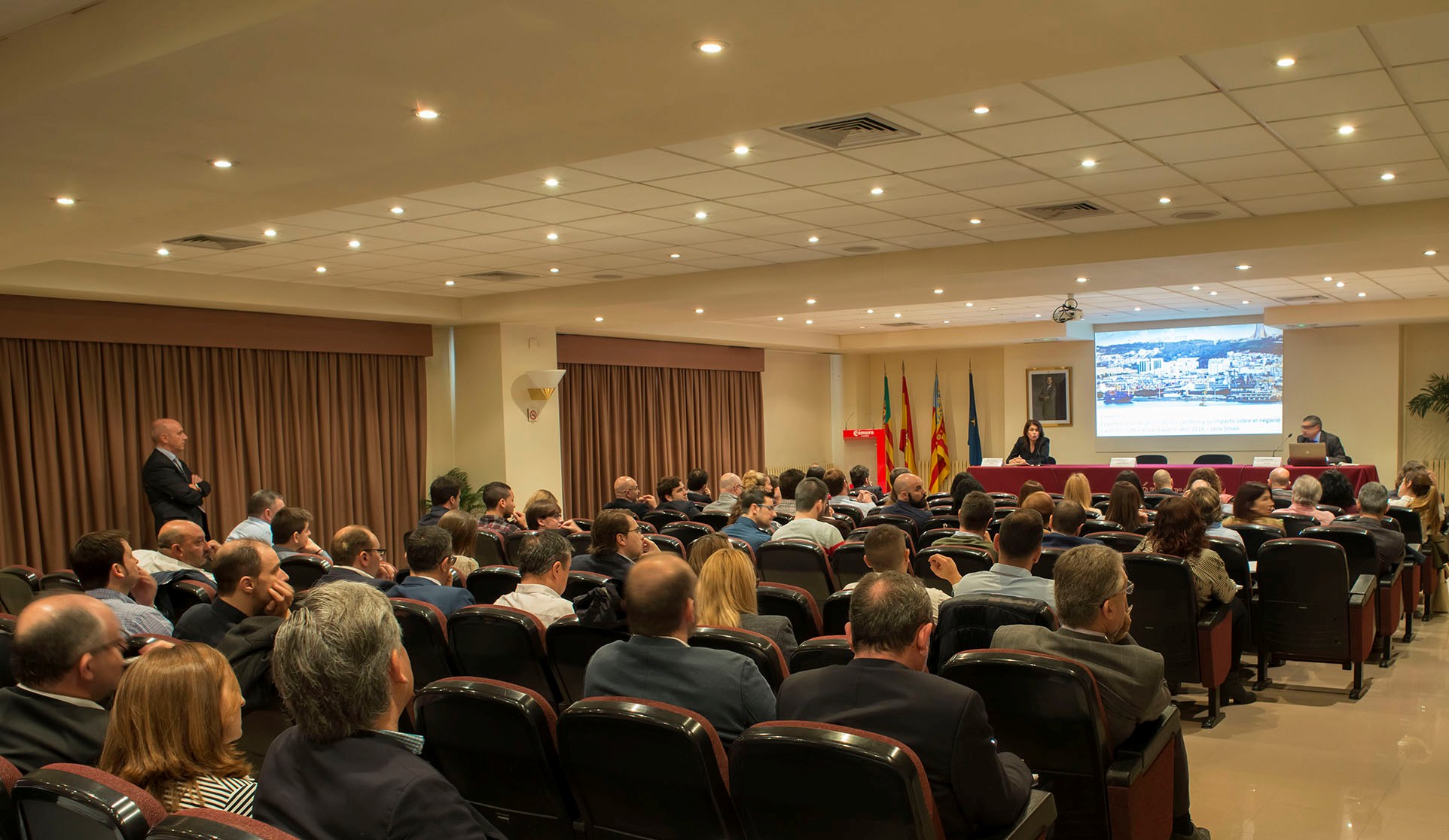 CaixaBank reúne a un centenar de empresarios de Castellón con interés en internacionalizar sus negocios en Argelia