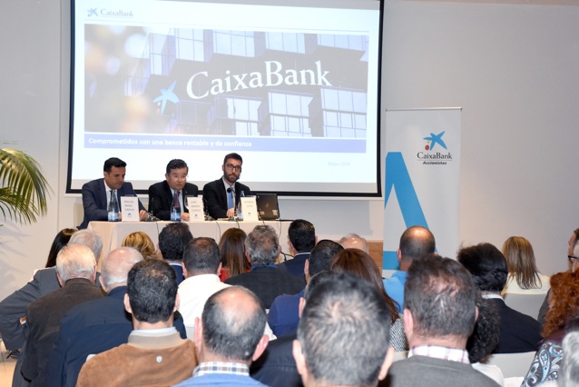 CaixaBank se reúne con un centenar de accionistas en un encuentro corporativo en Tenerife