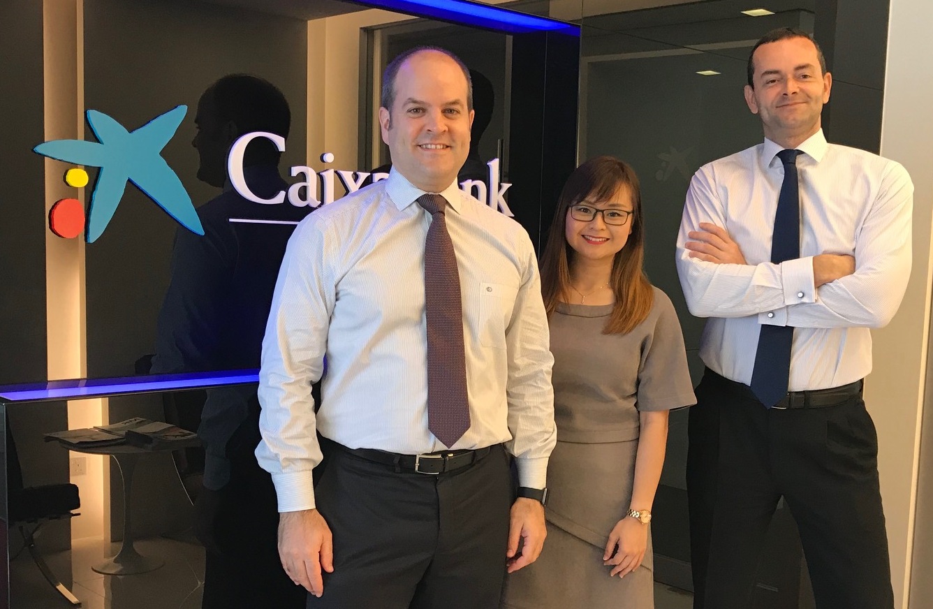 Equipo de CaixaBank en Singapur