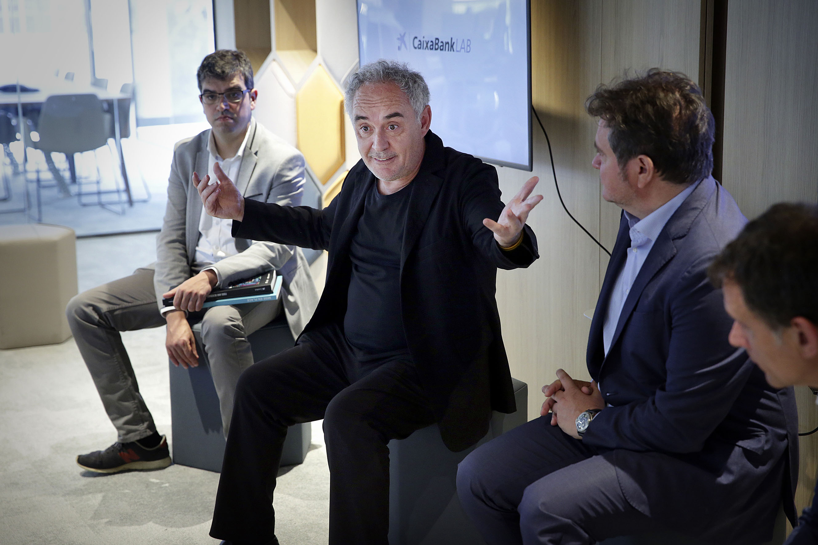 CaixaBank i elBullifoundation presentan, de la mà de Ferrán Adrià, el nou llibre Food and Beverage
