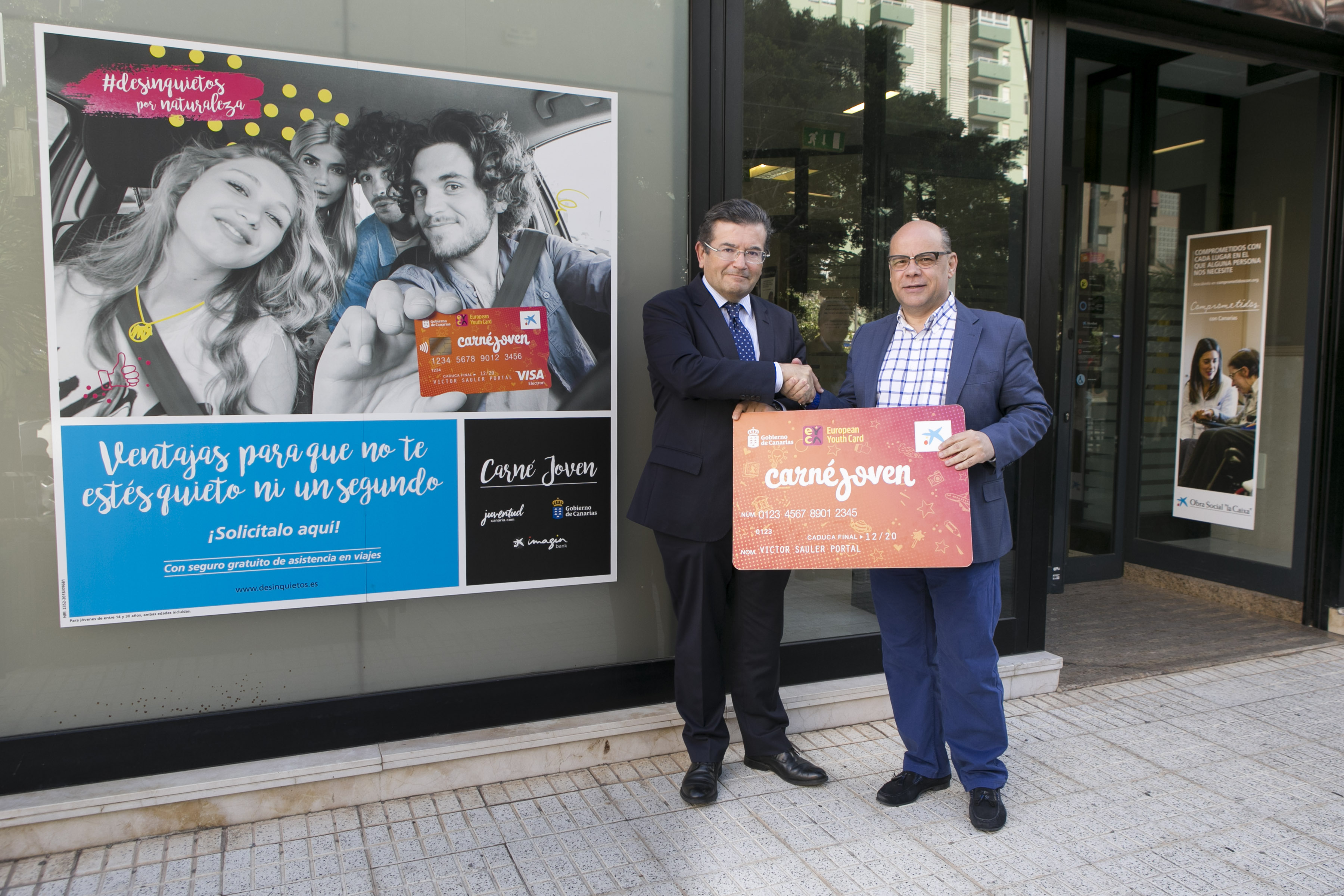 El consejero de Presidencia, Justicia e Igualad del Gobierno de Canarias, José Miguel Barragán y el director territorial de CaixaBank en Canarias, Juan Ramón Fuertes.
