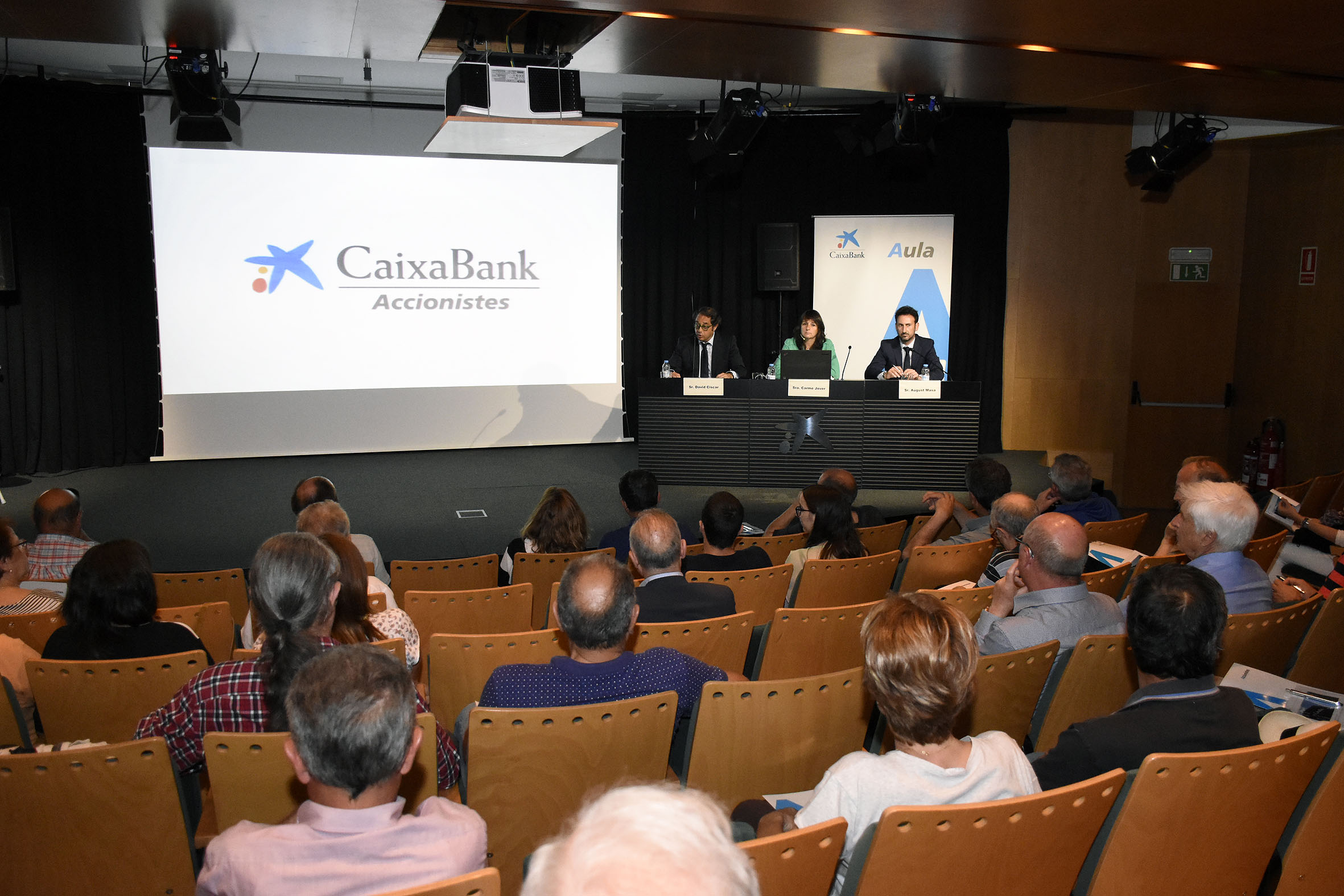 Una cinquantena d'accionistes de CaixaBank a Tarragona participen en un curs sobre fiscalitat de productes d’inversió