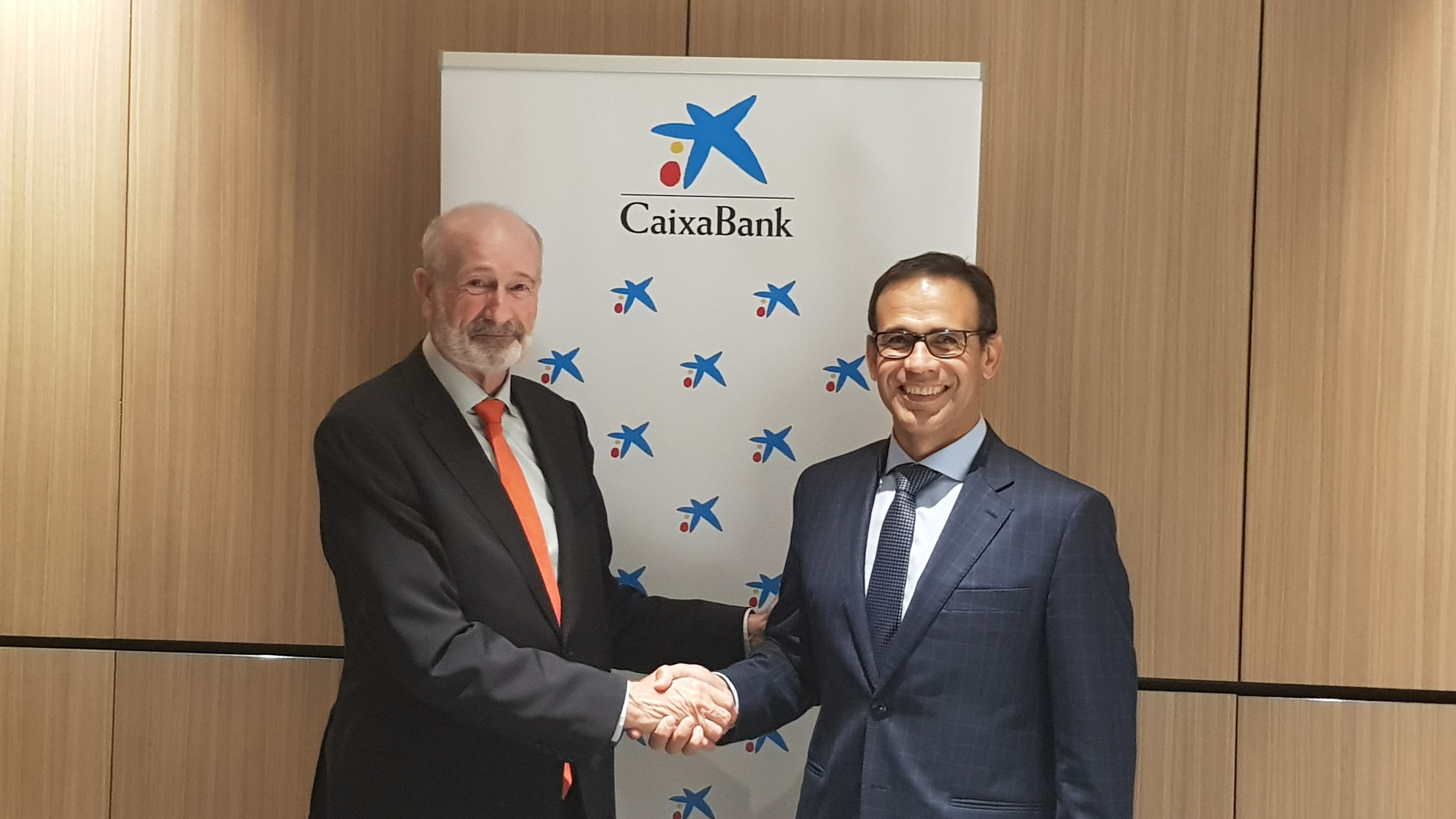 El director territorial de CaixaBank en Cataluña, Jaume Masana, y el presidente de la Cámara de Girona, Domènec Espadalé.