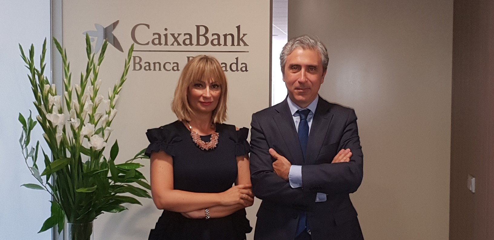 Elena Cortés, directora de Banca privada y Banca Premier de CaixaBank en La Rioja y Aragón y Eduardo Vélez de Medrano, director de Banca Privada en La Rioja.