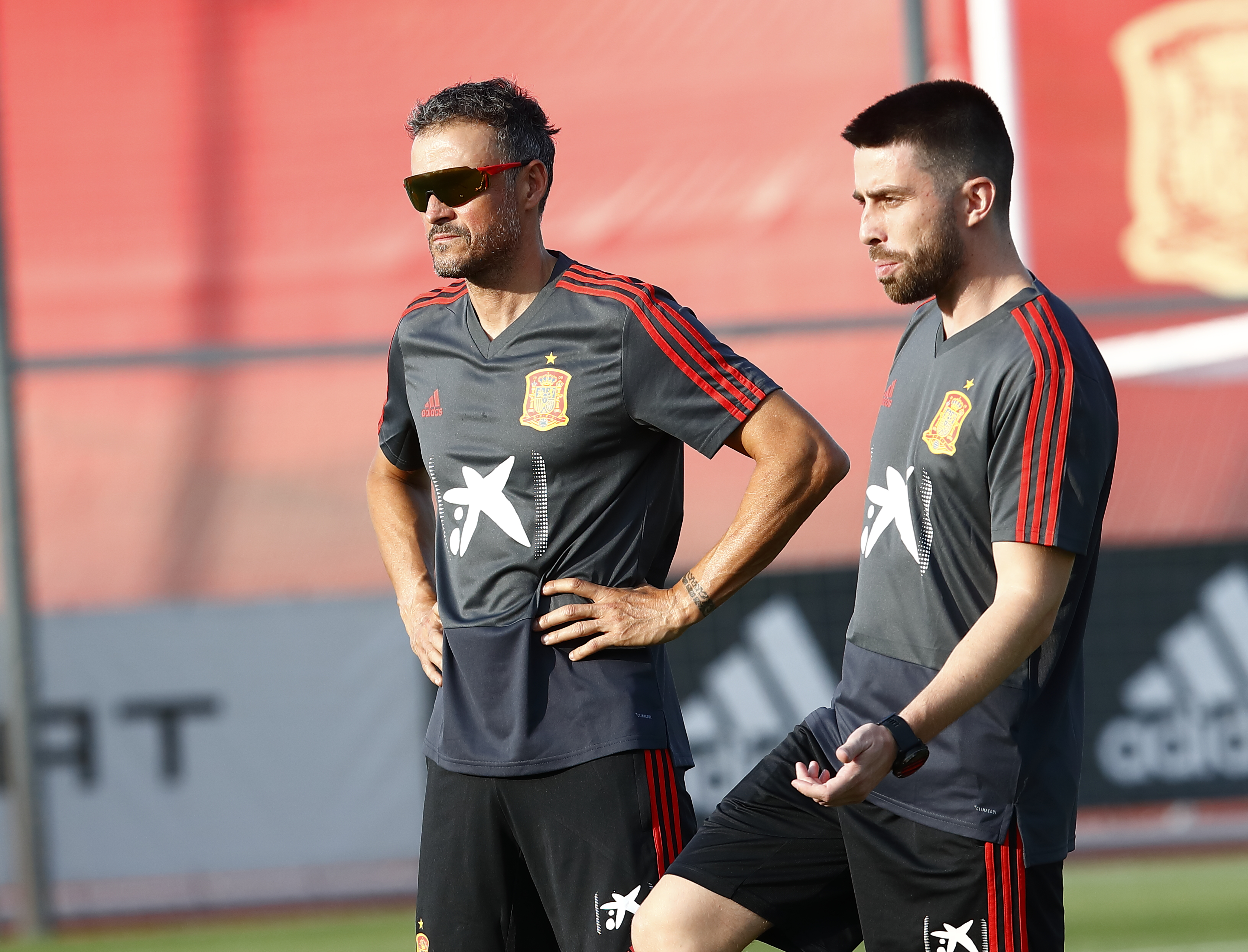 Luis Enrique, junto al preparador físico de la selección, Rafael Pol