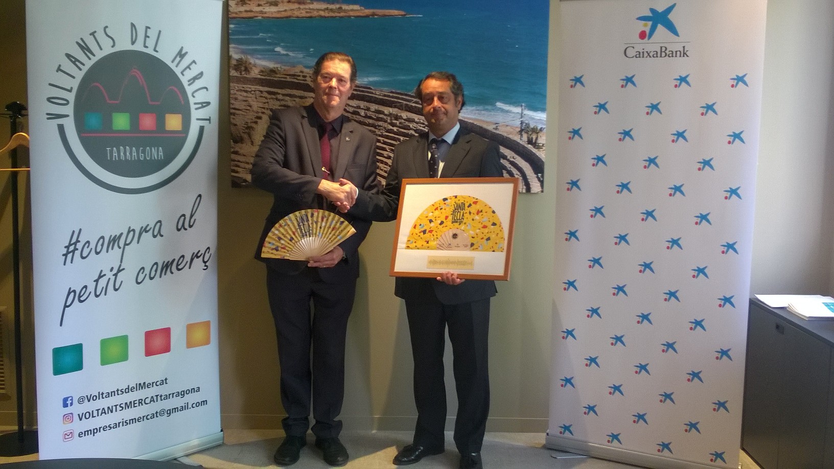 CaixaBank y la Unió d’Empresaris de la zona del Mercat celebran el éxito del abanico de Santa Tecla
