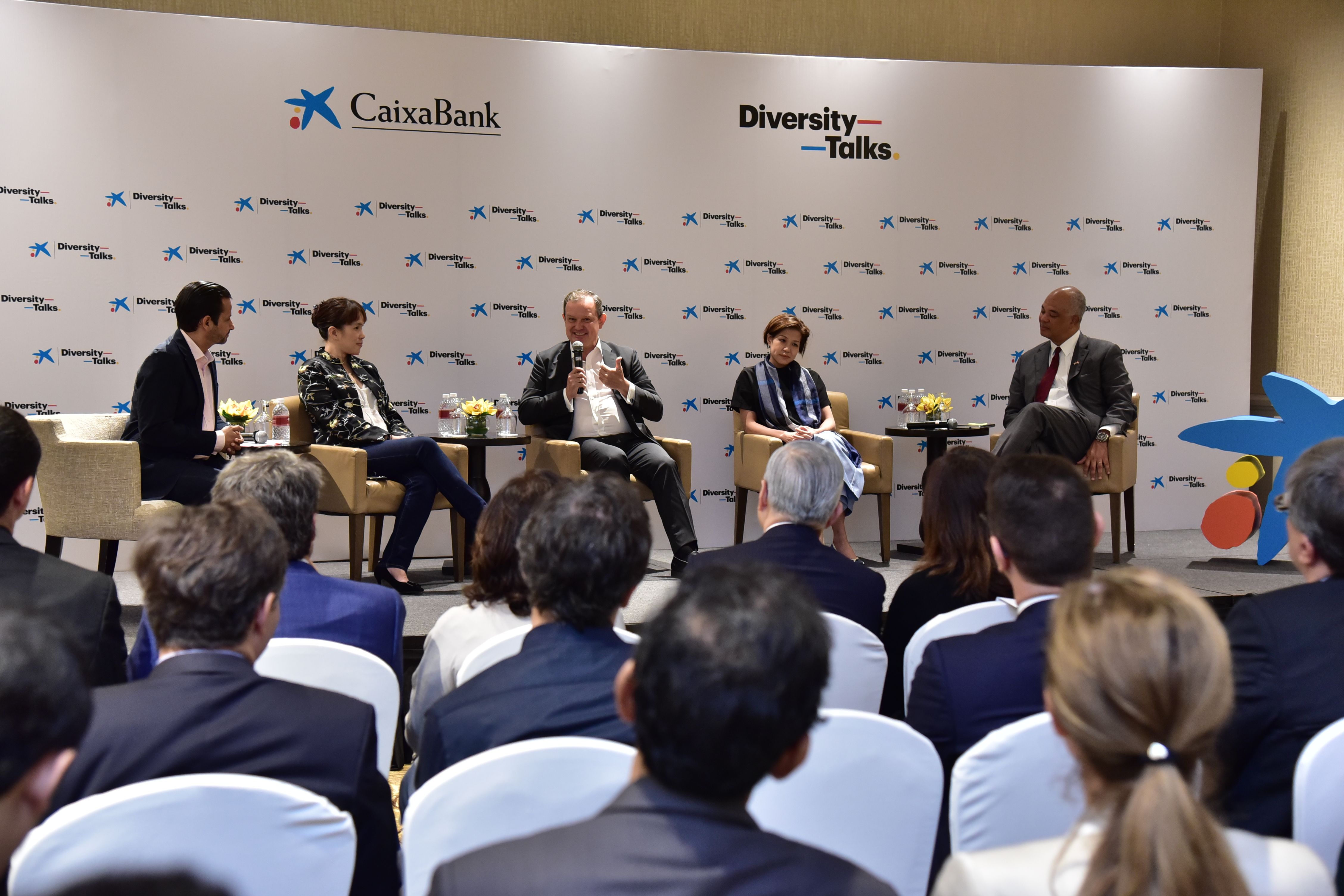 Participantes y asistentes en la jornada "Diversity Talks" en Singapur