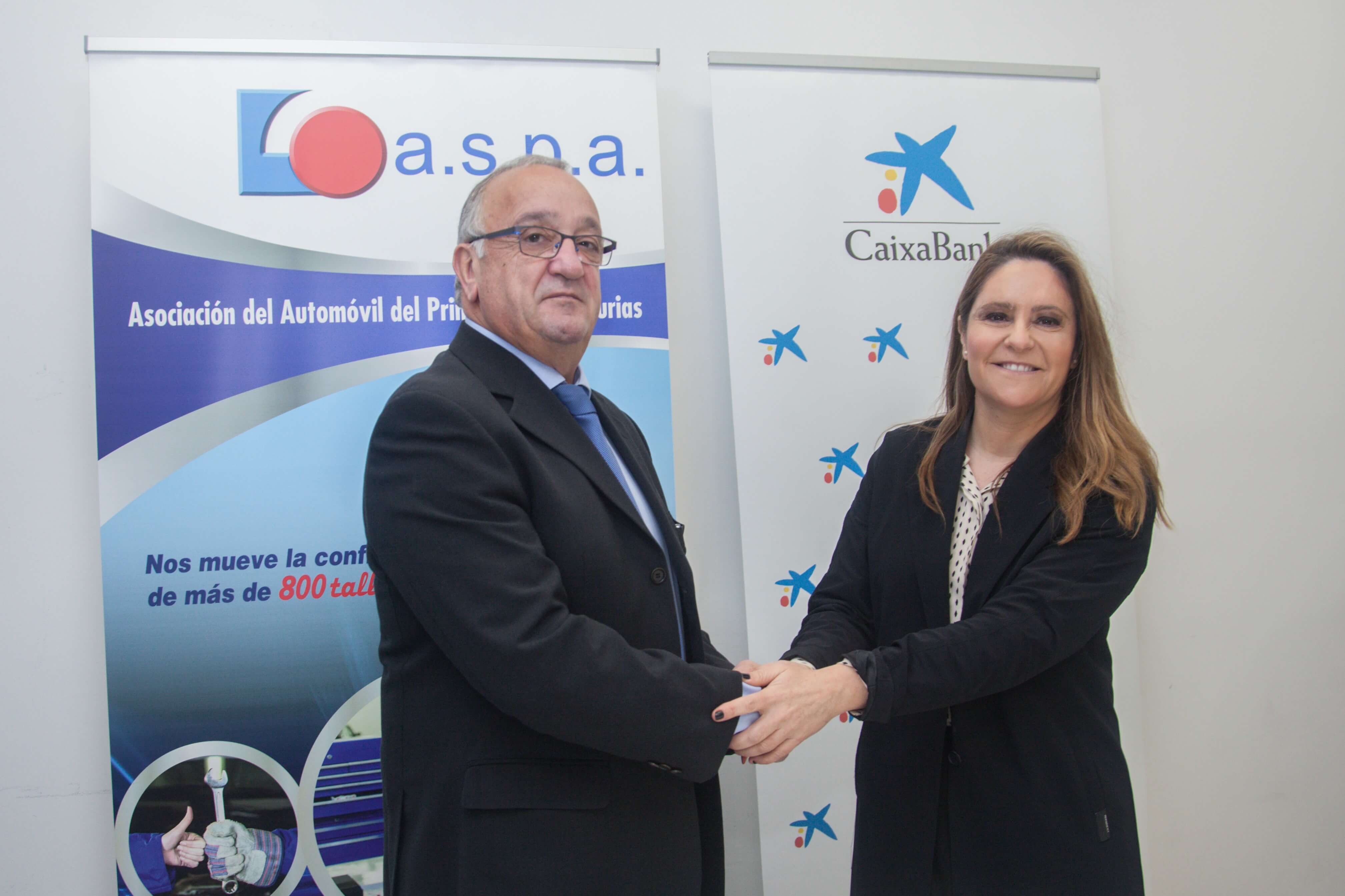 La directora del Área de Negocio de Oviedo de CaixaBank, Marta Miranda Gutiérrez, y el presidente de ASPA, Rogelio Cuesta García.