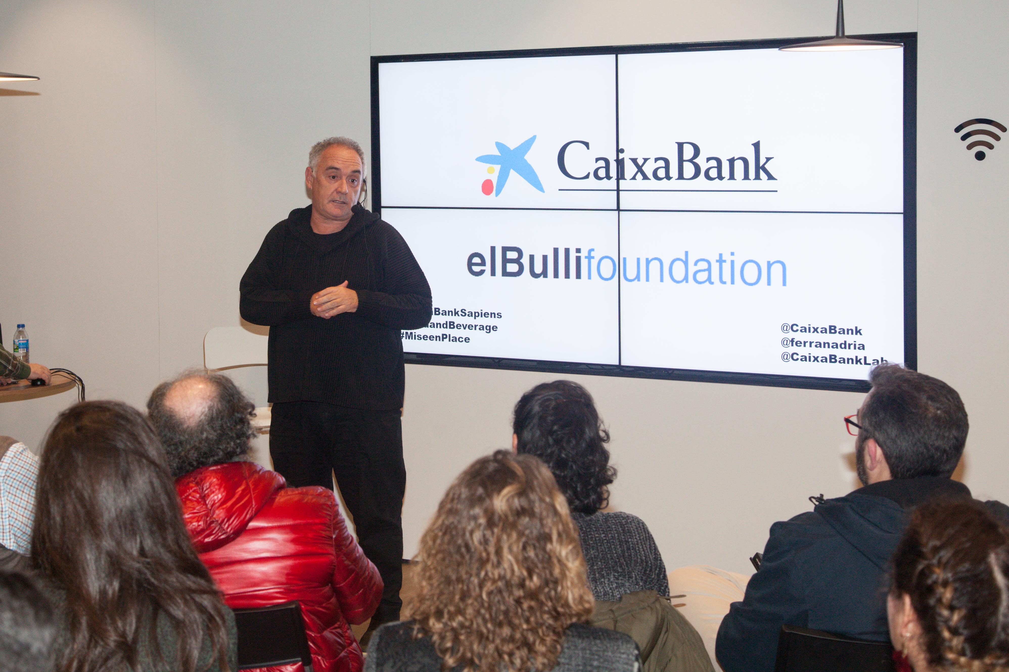 Momento durante la presentación de la guía en Avilés.