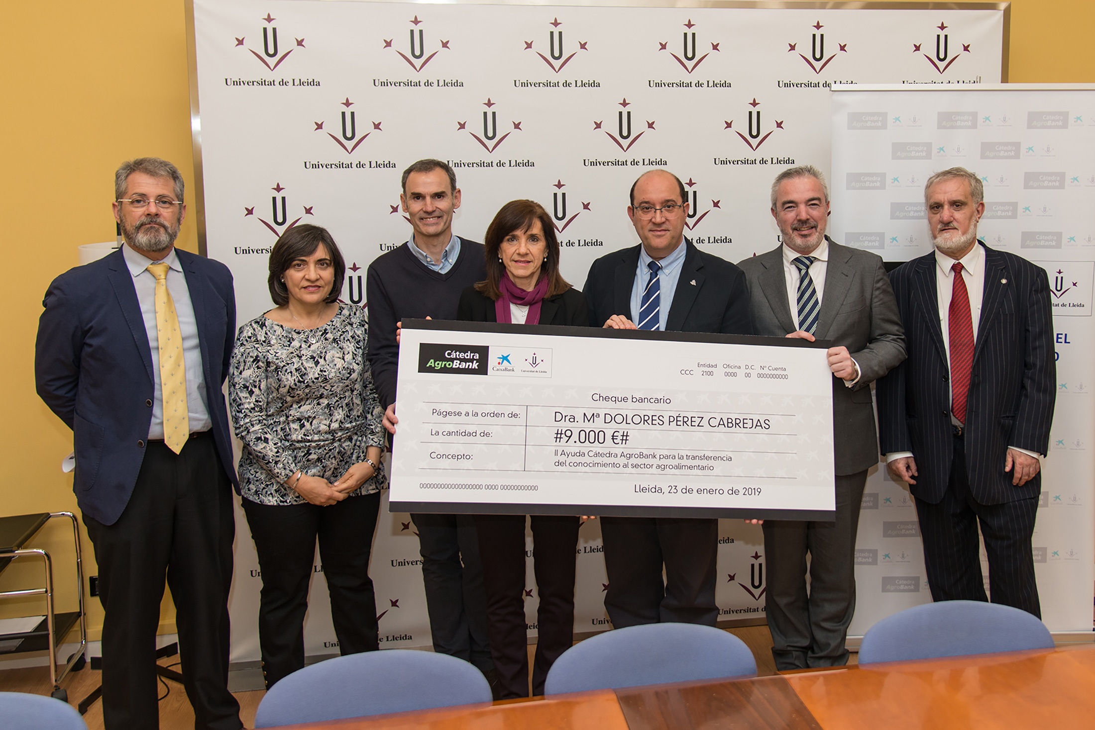 Entrega del premio de la Cátedra AgroBank a los responsables del proyecto.
