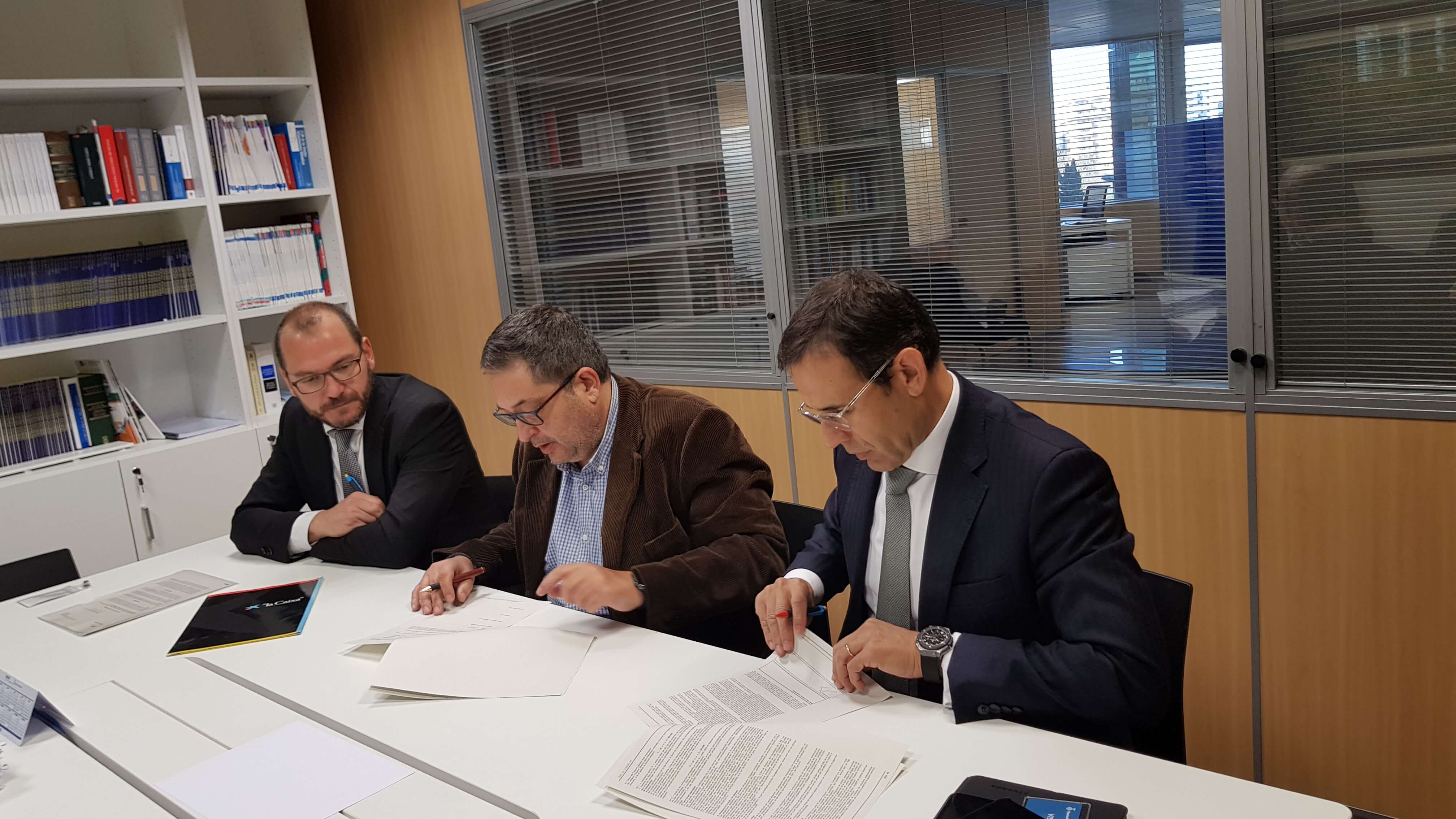 Firma del acuerdo.