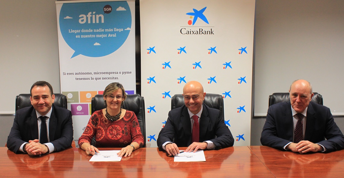 Manuel Illueca, presidente de Afín SGR y director general del Instituto Valenciano de Finanzas (IVF), Cristina Alemany, directora general de Afín SGR, Dino Gosp, director de empresas de CaixaBank en la Comunitat Valenciana y Fernando Corell, director de instituciones de CaixaBank en la Comunitat Valenciana.