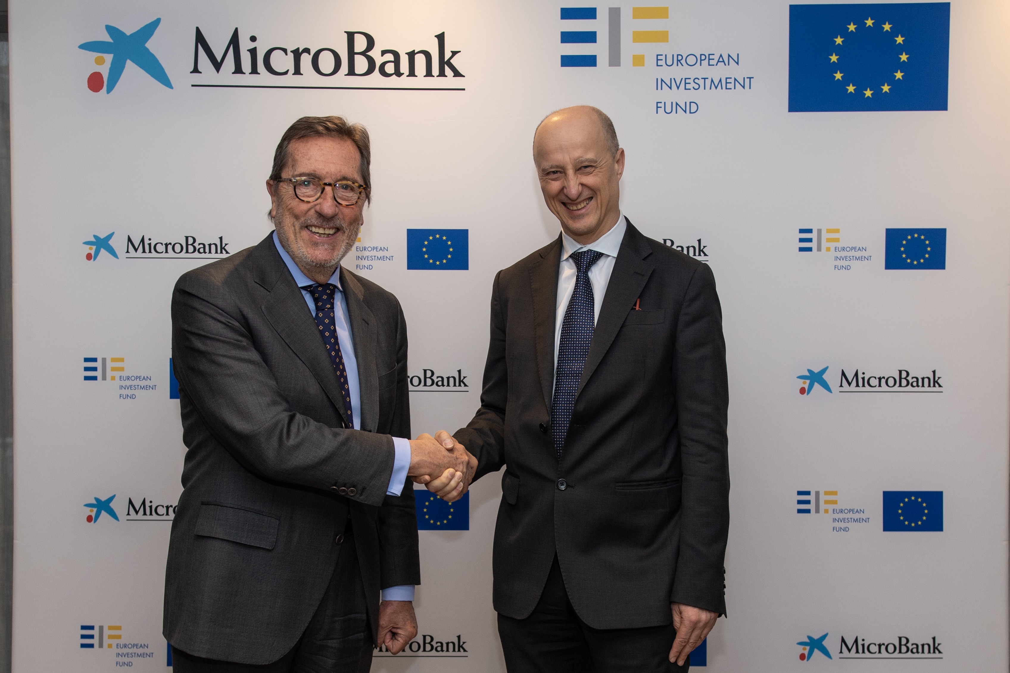 Antonio Vila, presidente de MicroBank, y Alessandro Tappi, Director General de Inversiones del FEI