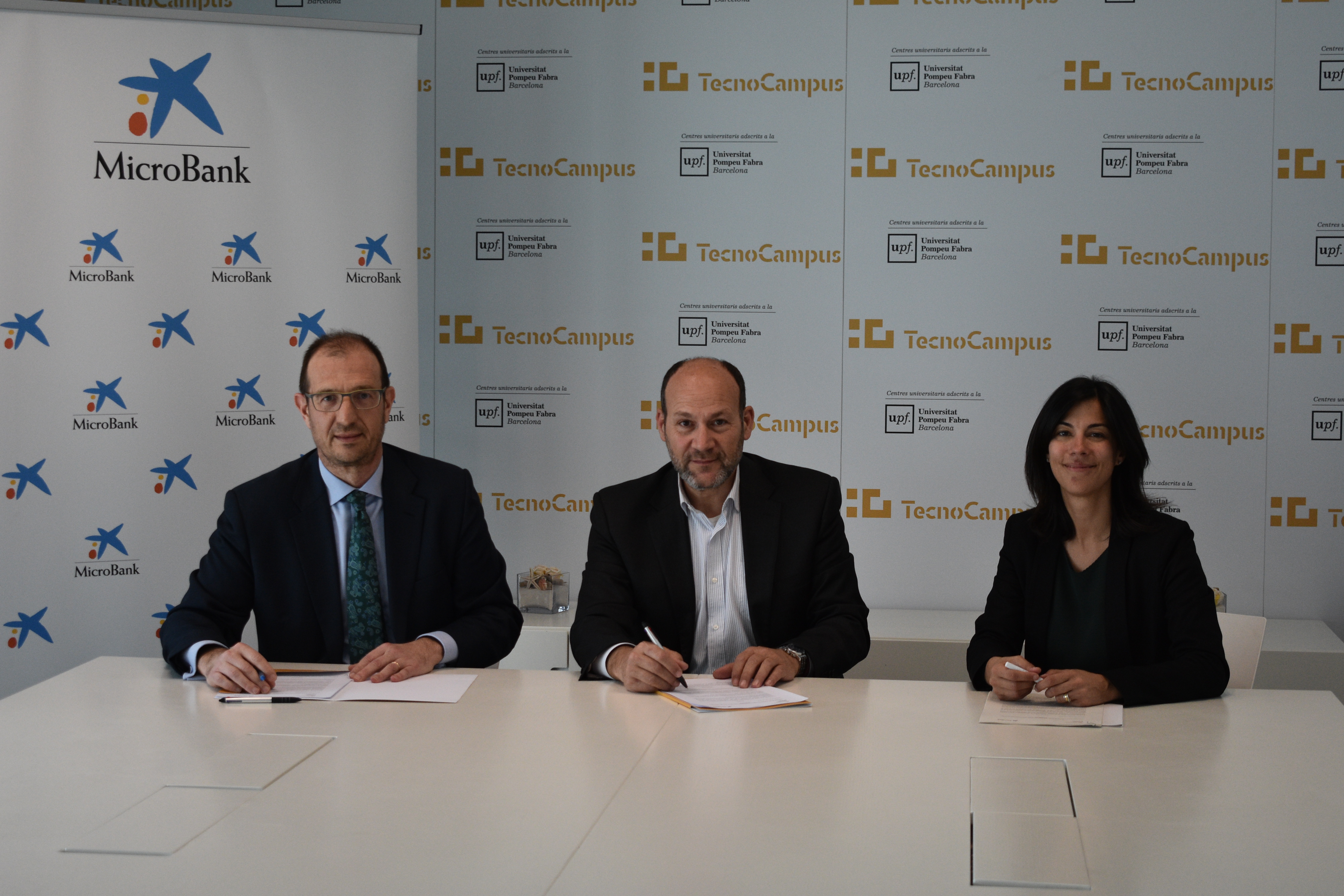 Firma entre MicroBank y Fundación Tecnocampus