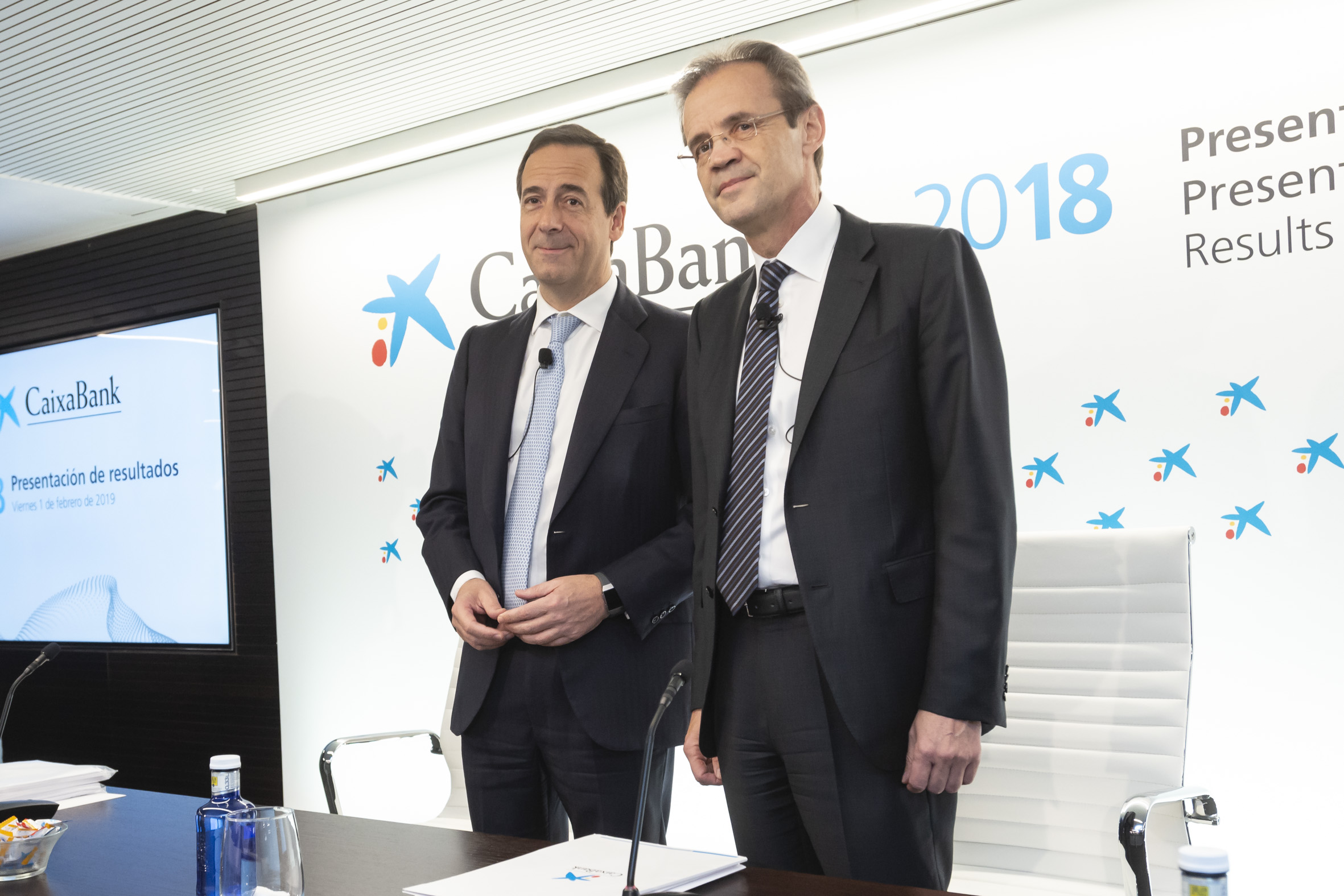  El conseller delegat de CaixaBank, Gonzalo Gortázar, al costat del president de l'entitat, Jordi Gual.