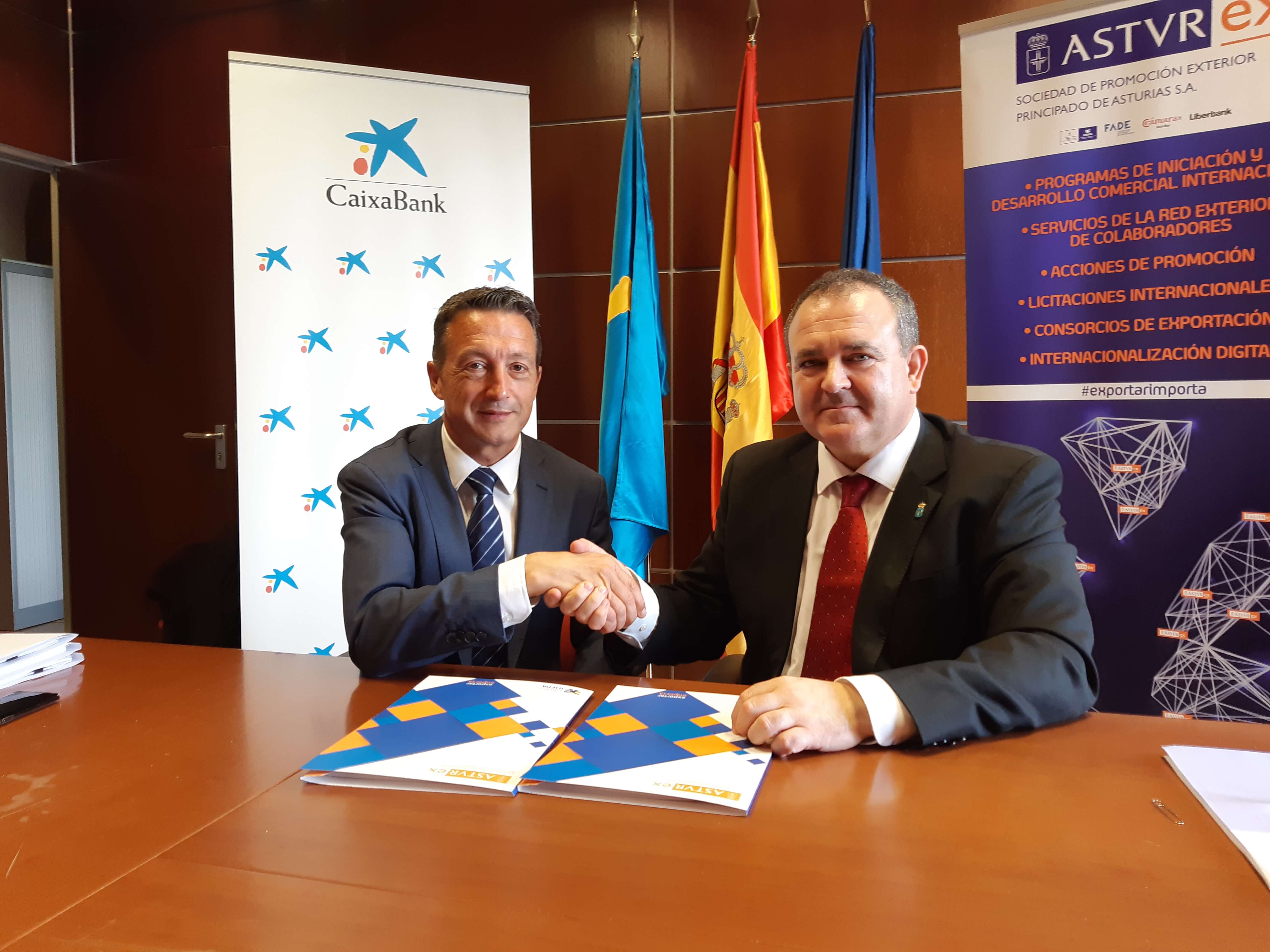Francisco Suárez García (director de Banca de Empresas de la Delegación Territorial de CaixaBank en Asturias - Castilla y León) e Isaac Pola Alonso (Presidente de la Sociedad de Promoción Exterior Principado de Asturias - ASTUREX)