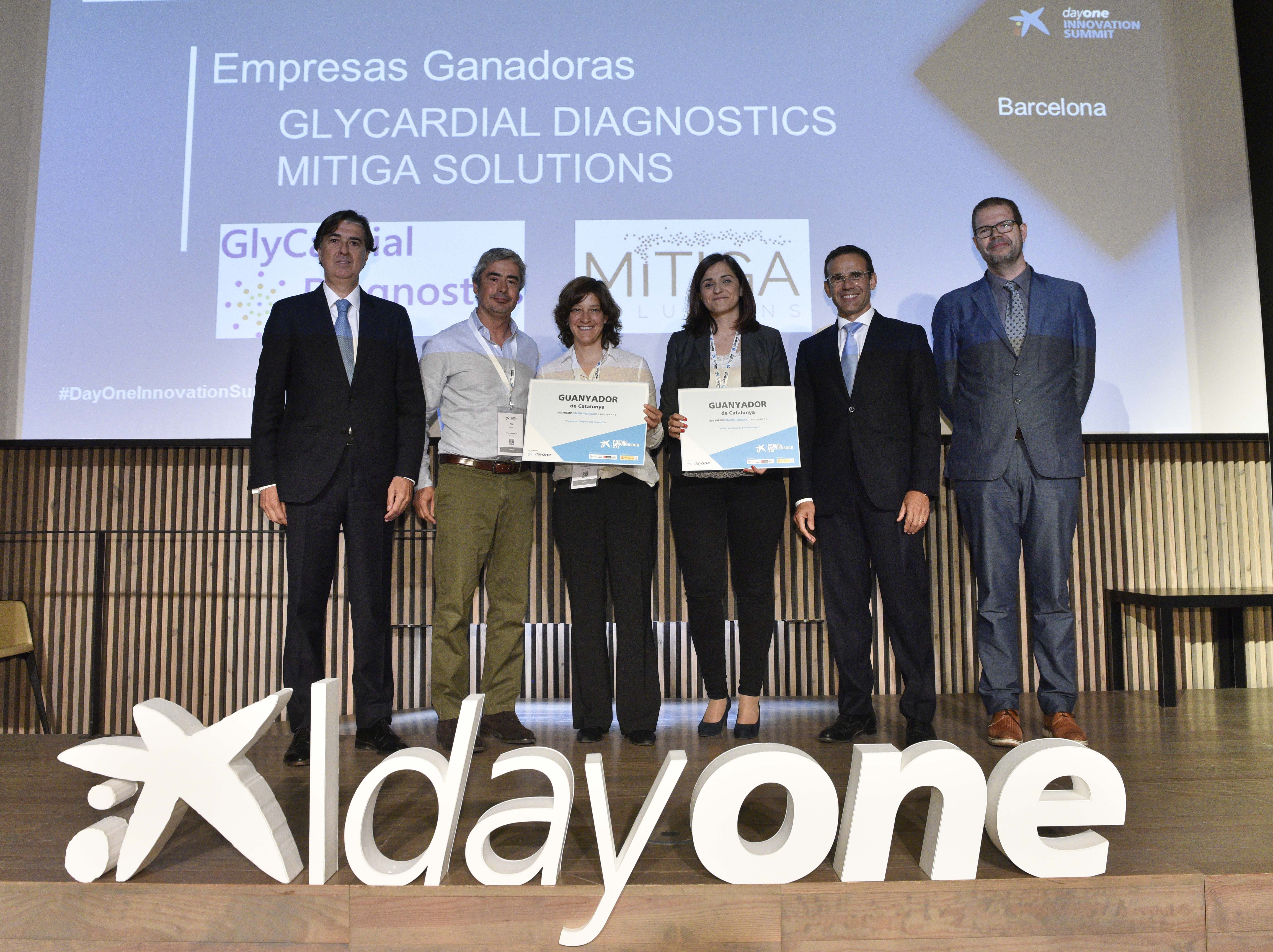 De izquierda a derecha: Carlos Gramunt, director de empresas de la dirección territorial de CaixaBank en Barcelona; Pep Casas, VP Strategy de Mitiga Solutions; Cisca Pons, administrative manager de Mitiga Solutions; Judit Cubedo, CEO y cofundadora de GlyCardial Diagnostics; Jaume Masana, director territorial de CaixaBank en Cataluña, y Jordi García, director de Operaciones de Enisa