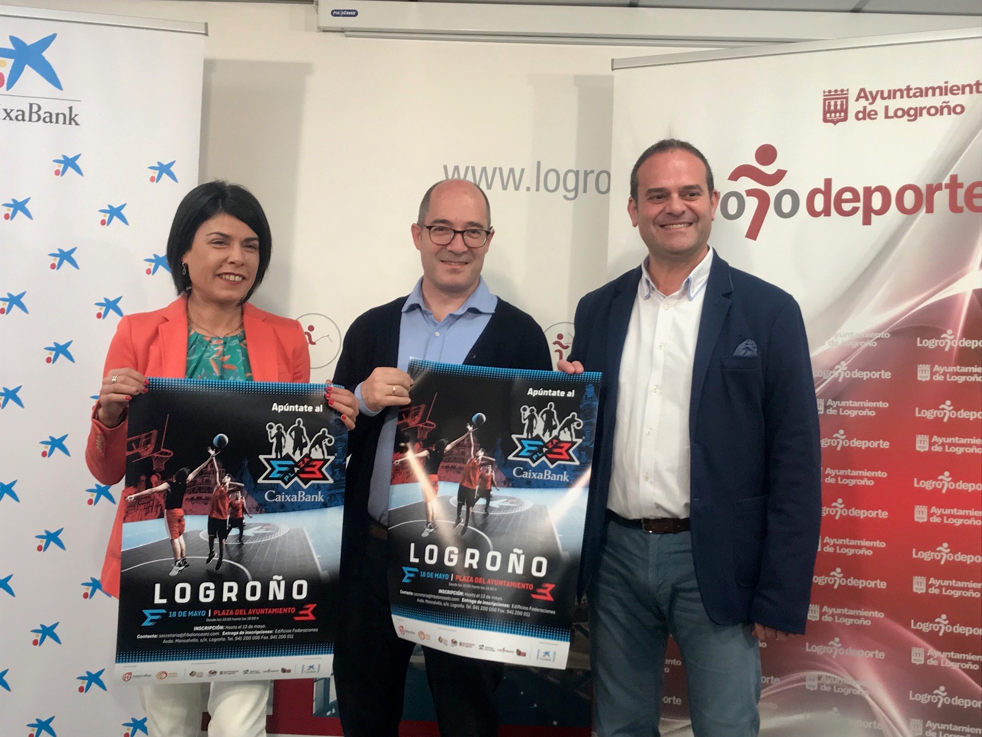 Raquel Baldellou, directora de área de negocio de CaixaBank en la Rioja; Eduardo Palacios, vicepresidente de la Federación Riojana de Baloncesto; y Francisco Iglesias, vicepresidente de Logroño Deporte