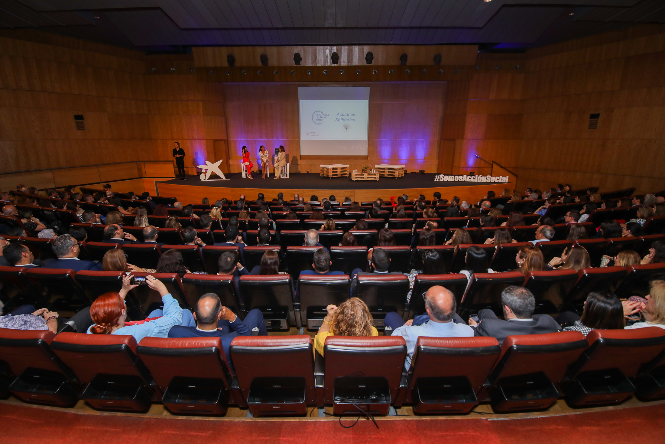 Caixabank celebra el I Encuentro de Acción Social en INFECAR (Institución Ferial de Canarias) en Las Palmas de Gran Canaria.