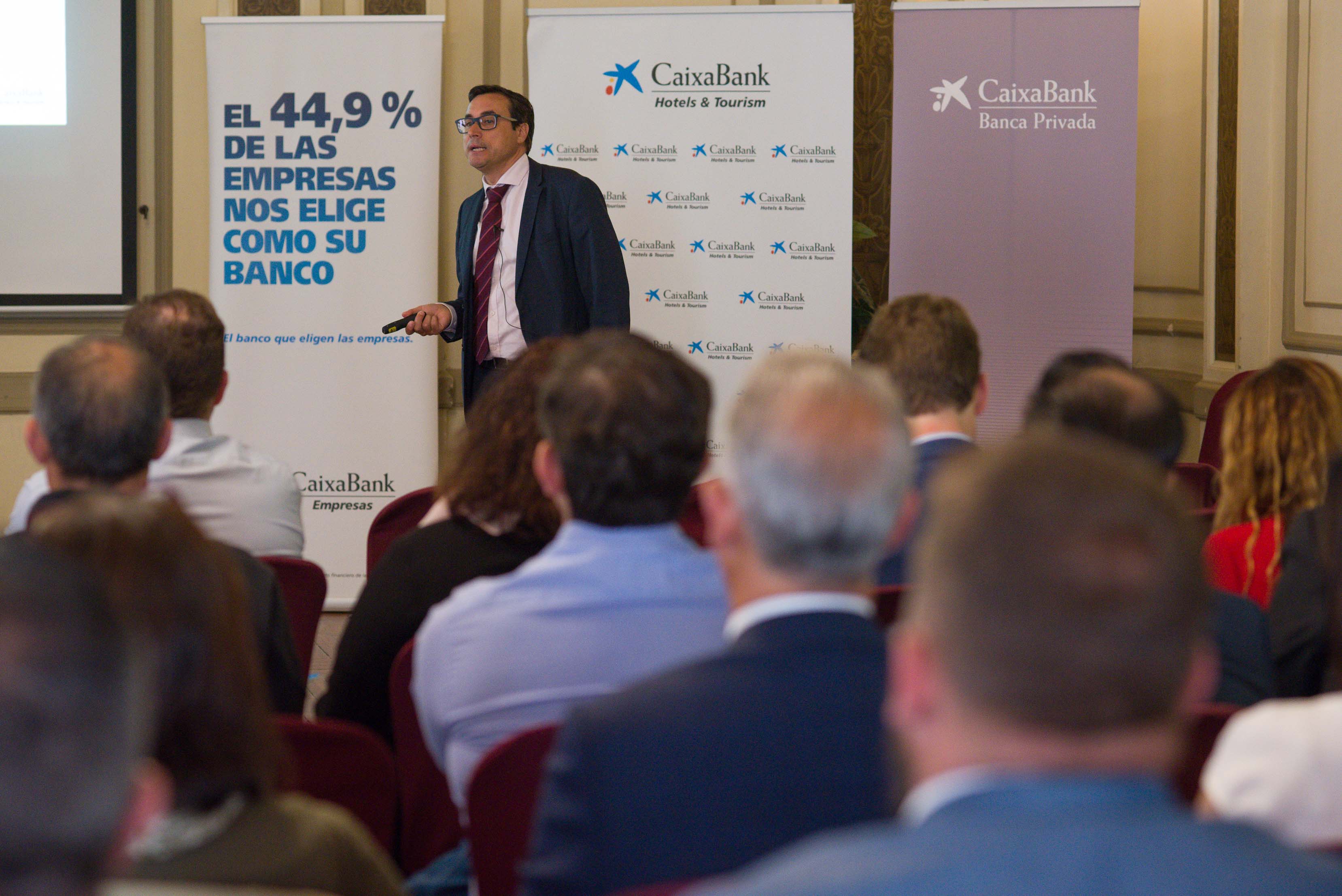 CaixaBank reúne a empresarios hoteleros de Castellón