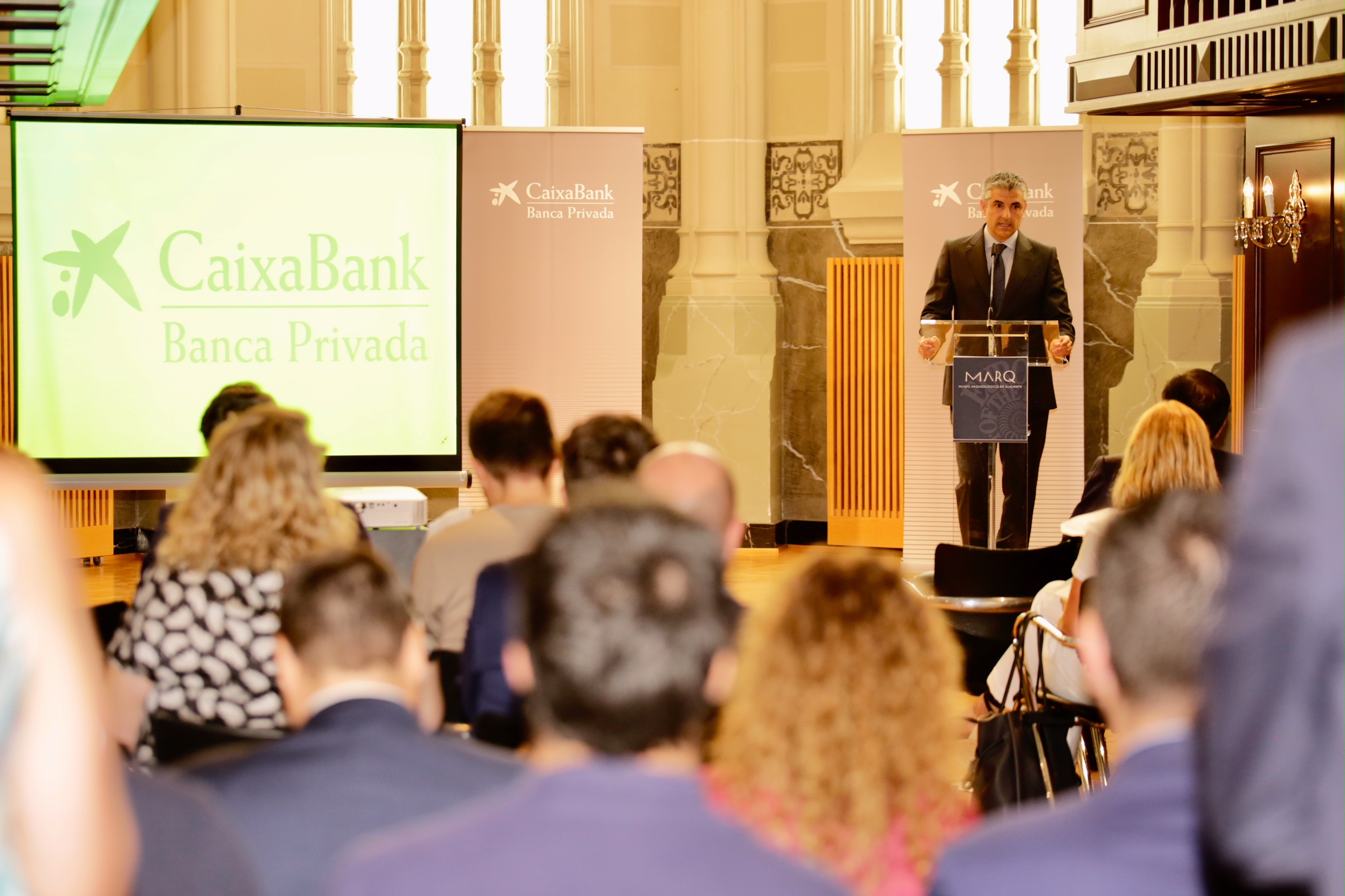 CaixaBank reúne a clientes de banca privada de Alicante
