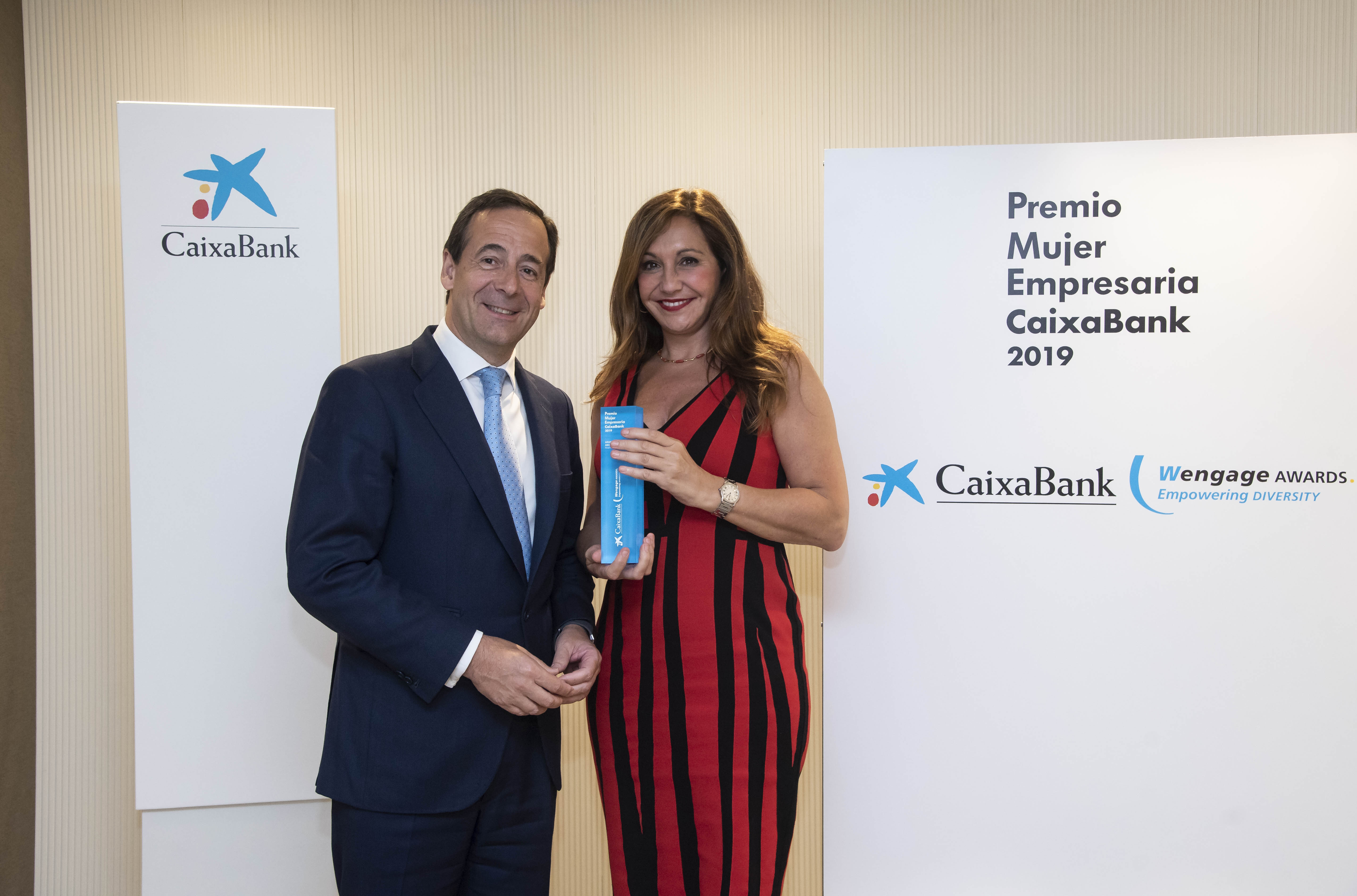 Gonzalo Gortázar, consejero delegado de CaixaBank, y Arancha Manzanares, vicepresidenta de Ayesa