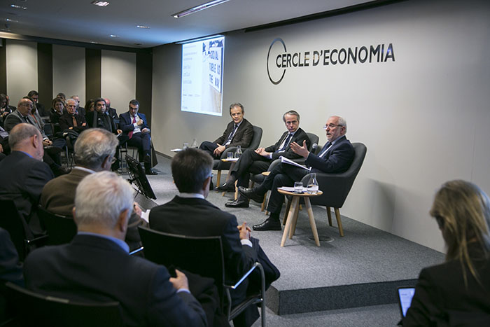 Jordi Gual, junto con Vicente Salas y Javier Faus, en las Conferencias de Economía Europea organizadas por el Cercle d’Economia.