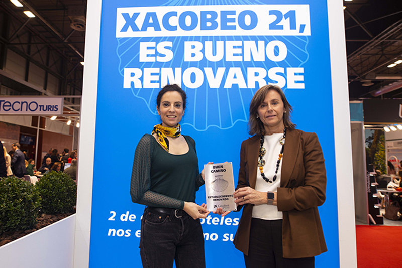  La consellera de Cultura, Turisme i Esports, Nuria Flores Redondo, i la directora territorial de CaixaBank en Castella-La Manxa i Extremadura, Cristina González Viu.