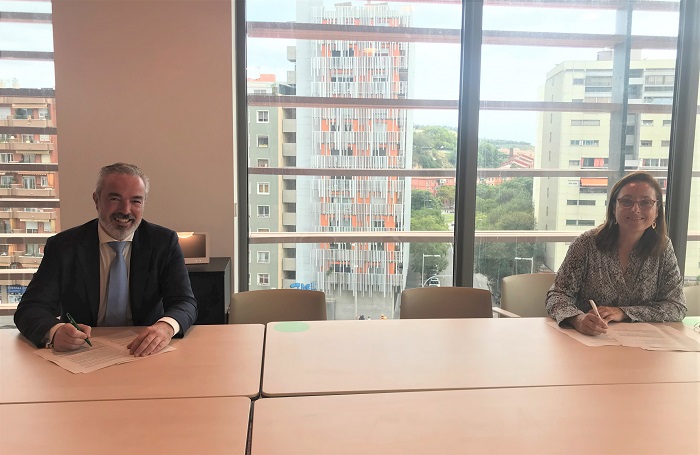 Carlos Seara, director de AgroBank, y Mireia Torres, presidenta de la Plataforma Tecnológica del Vino