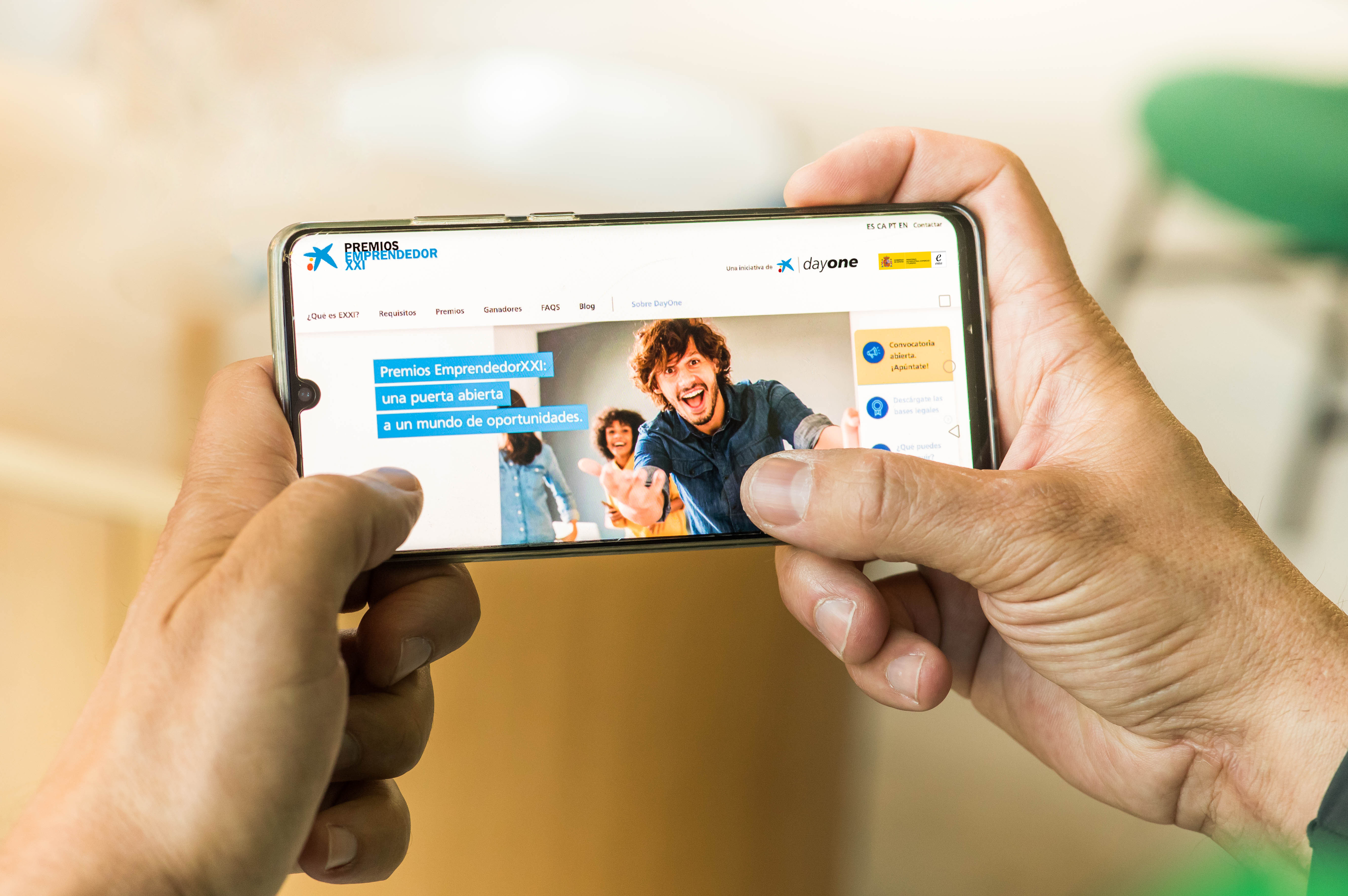 CaixaBank y Enisa lanzan una nueva edición de los Premios EmprendedorXXI