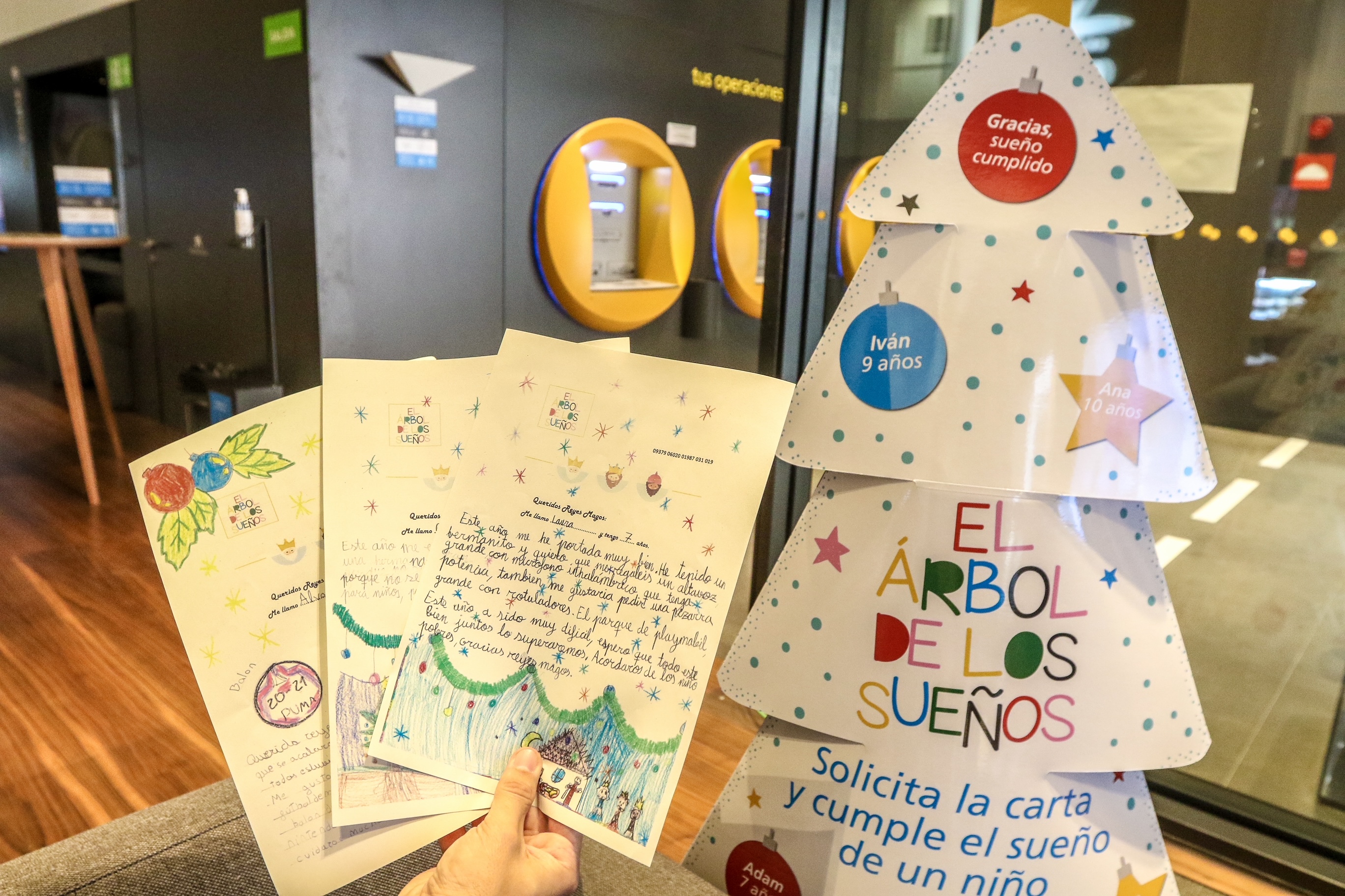 Toda la red de oficinas de CaixaBank se ha involucrado en “El Árbol de los Sueños” 2020