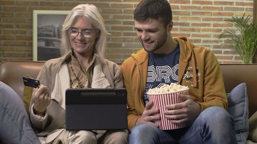 Visa y CaixaBank lanzan una campaña para difundir  los pagos digitales entre las personas mayores  