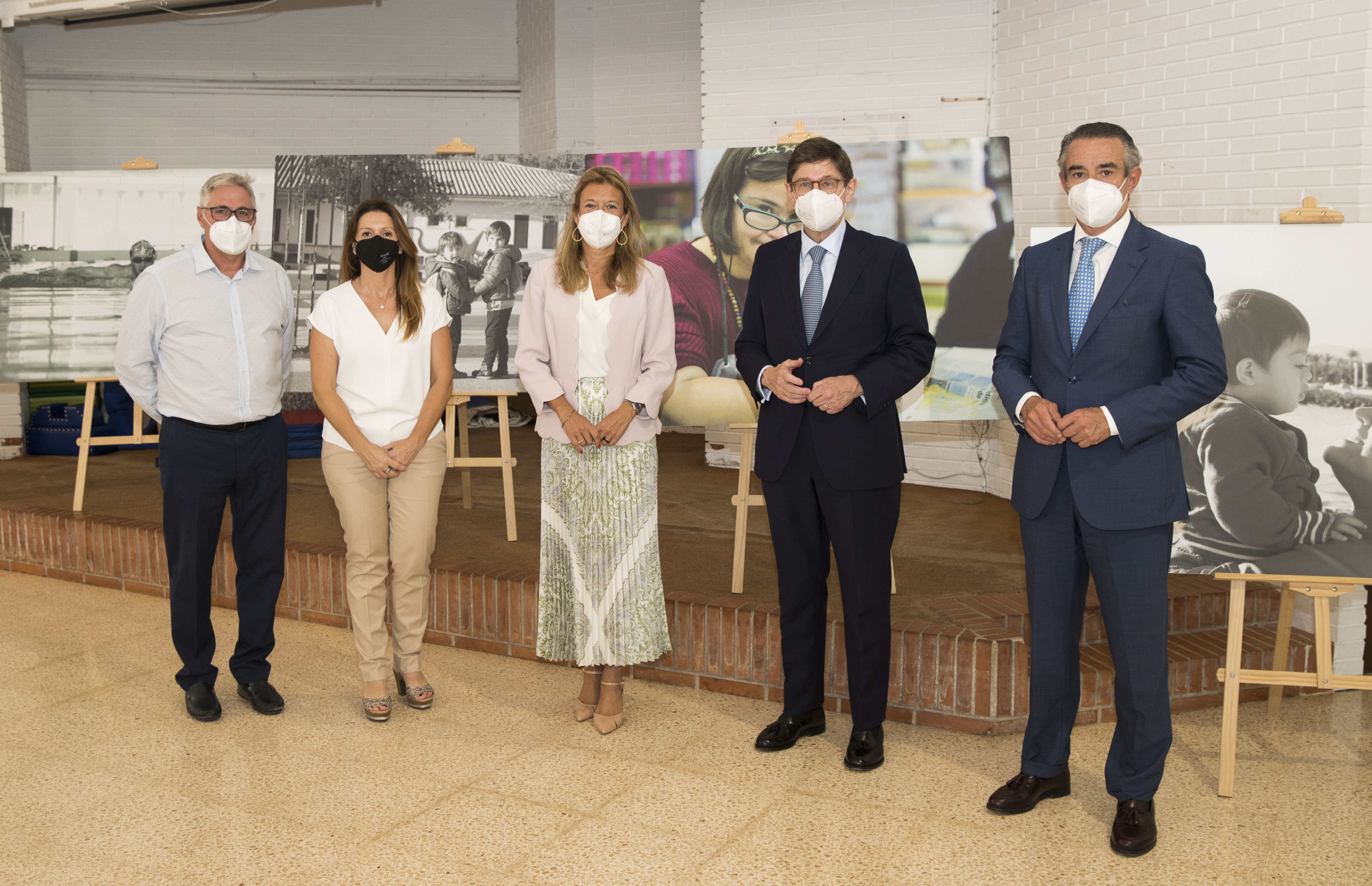 Bartolomé Márquez, director de ASNIMO; Magdalena Munar, administradora de ASNIMO; María Cruz Rivera, directora territorial de CaixaBank en Baleares; José Ignacio Goirigolzarri, presidente de CaixaBank y Juan Antonio Alcaraz, director general de negocio de CaixaBank.