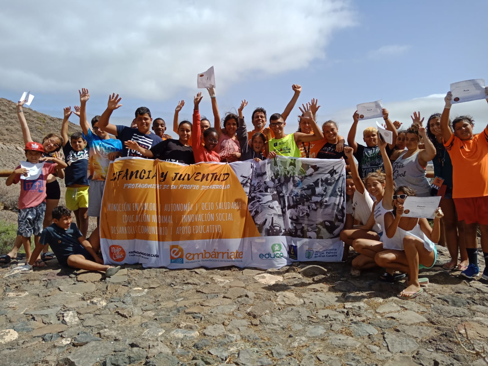 Jóvenes participantes en el campamento Embárriate