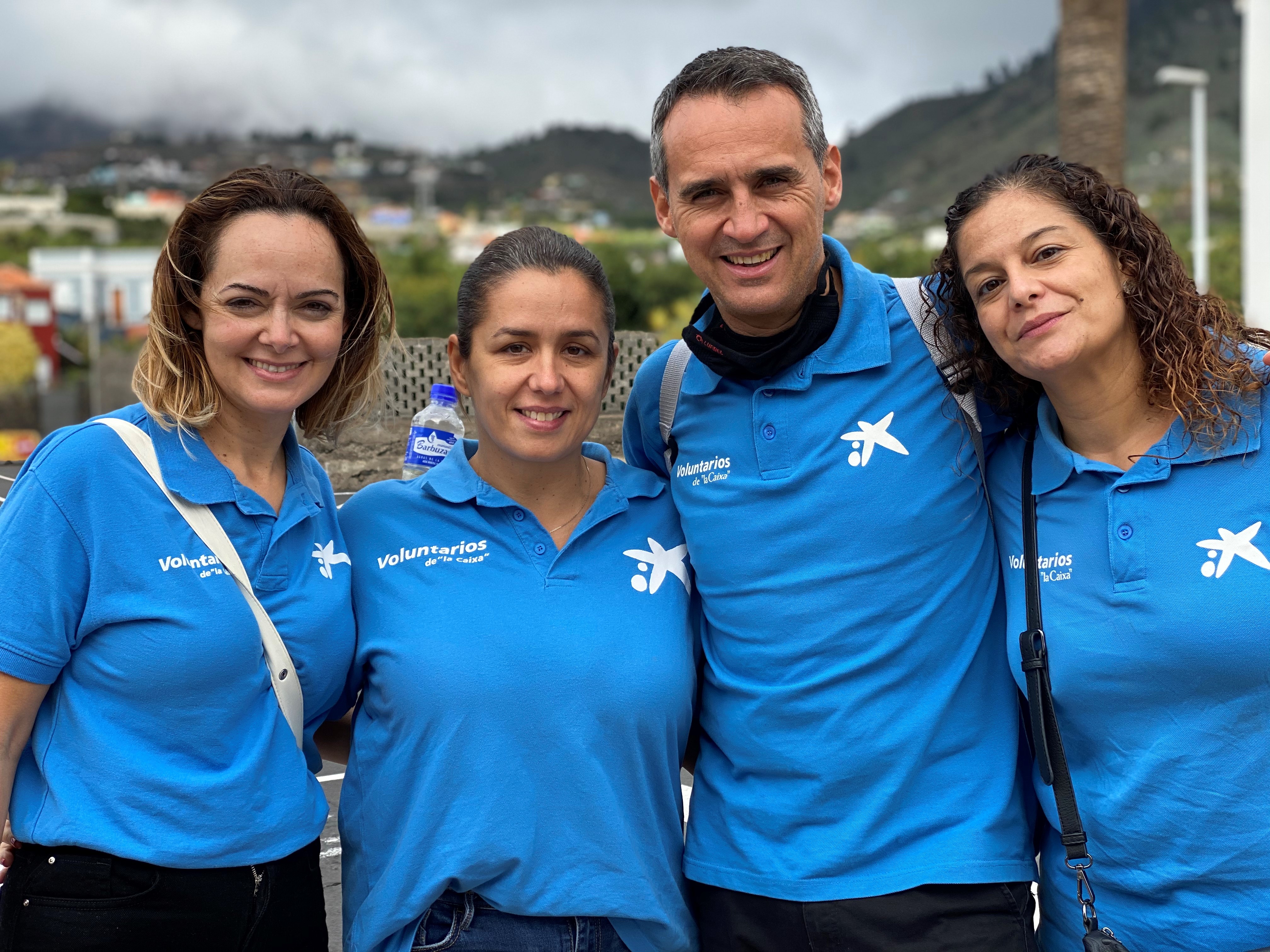Equipo de voluntarios CaixaBank participante de tareas de ayuda en La Palma