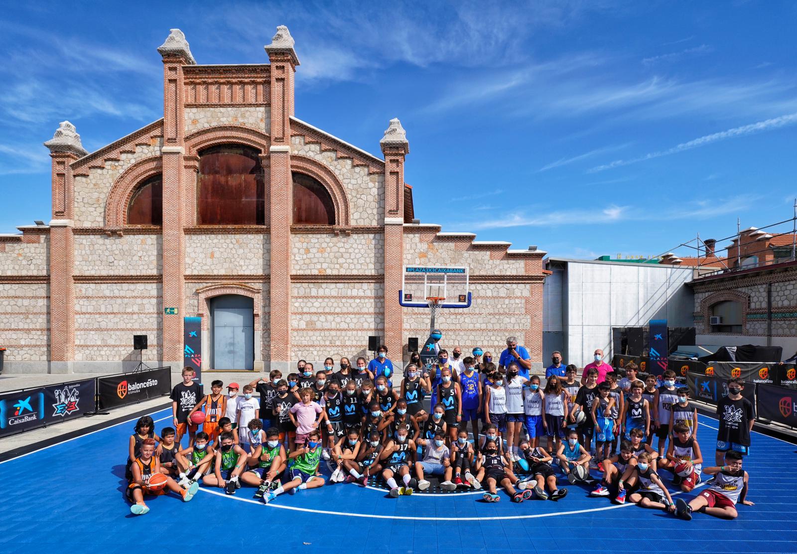 373 jugadores y jugadoras repartidos en 87 equipos participan en la sexta parada del circuito Plaza 3x3 CaixaBank en Madrid