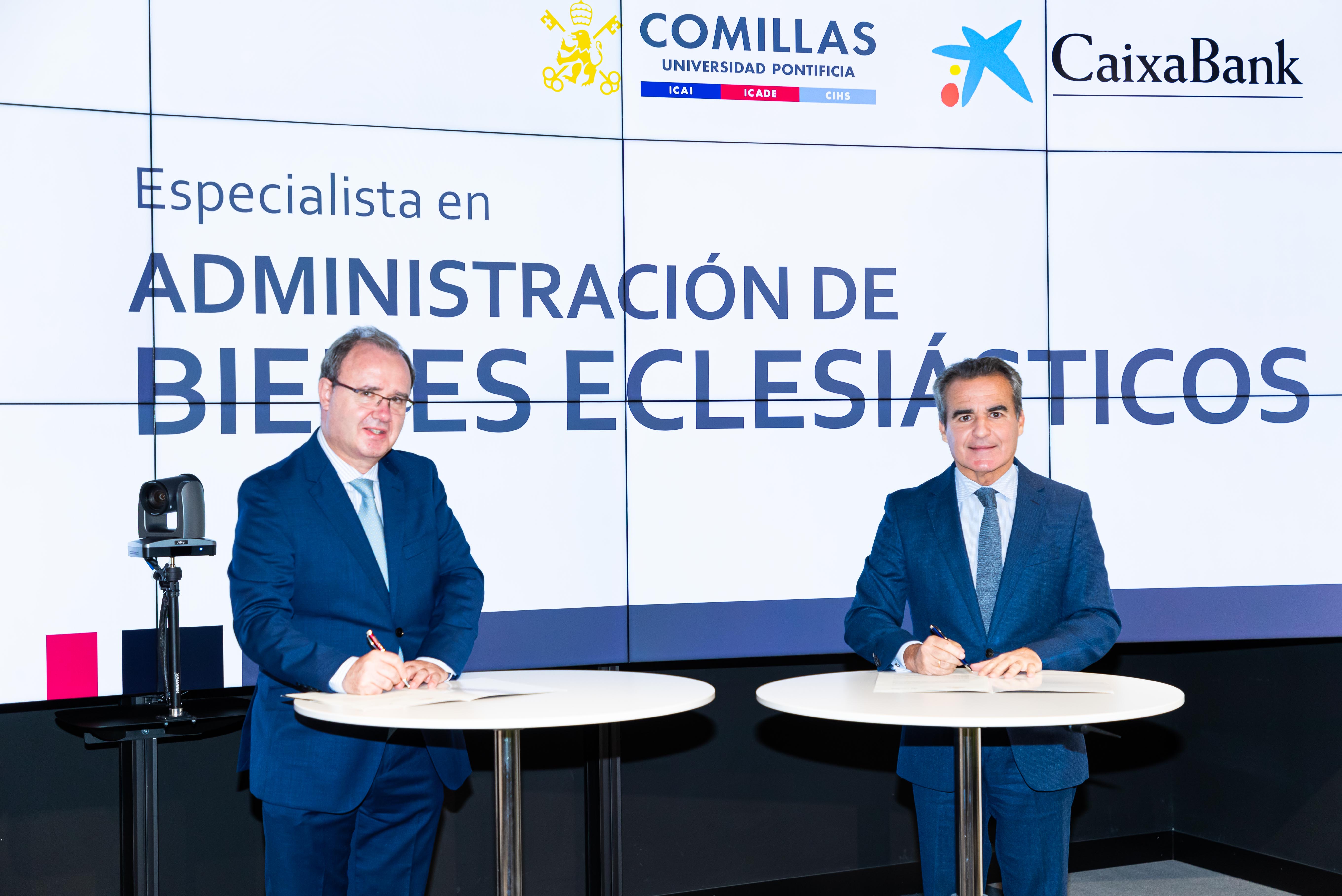 Enrique Sanz Giménez-Rico (izquierda), SJ, rector de Comillas, y Rafael Herrador Martínez, director territorial Madrid Metropolitana CaixaBank en el acto de firma del convenio