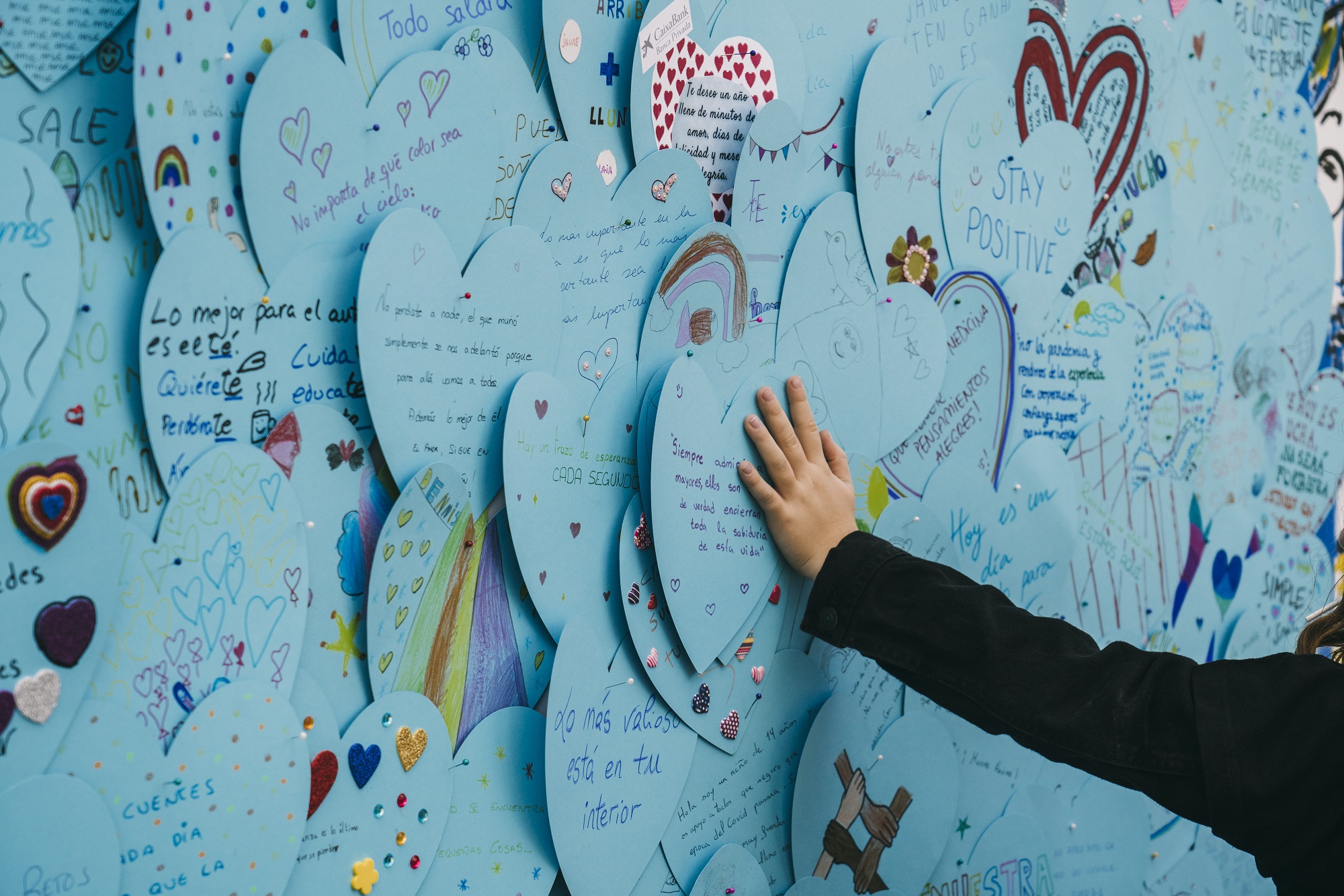 Bajo el lema ‘La fiesta del corazón azul’, CaixaBank celebra el Día del Voluntario