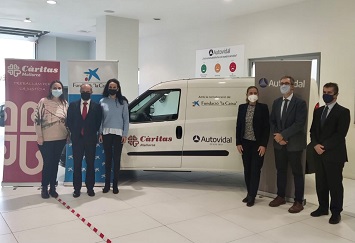 AnaBel Reche, responsable de los centros de distribución de alimentos de Cáritas Mallorca; Ramón Juan, director comercial de CaixaBank en Baleares; Esther Romero, directora de Càritas Mallorca; Esther Vidal Ferrer, directora comercial de Grupo Autovidal; Diego Riera, responsable de Acción Social de CaixaBank en Baleares y Vicenç Henares de CaixaBank Payments & Consumer.